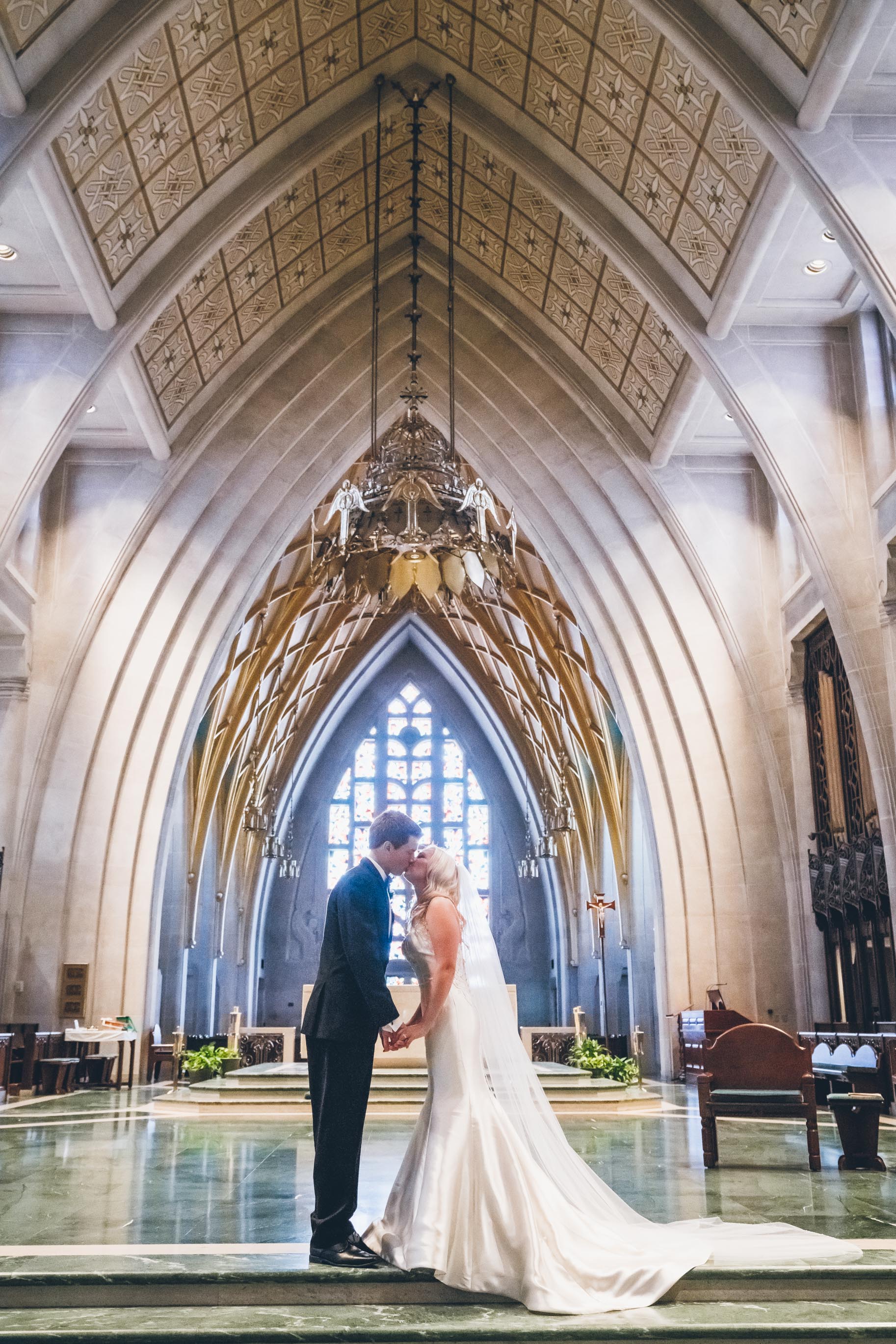 La Crosse, WI Wedding Photographers. La Crosse Bridge. Waterfront Wedding. cathedral wedding.