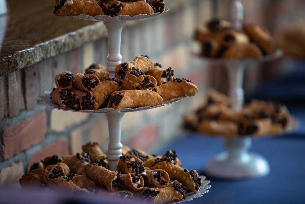 wedding cannolis at della terra mountain chateau