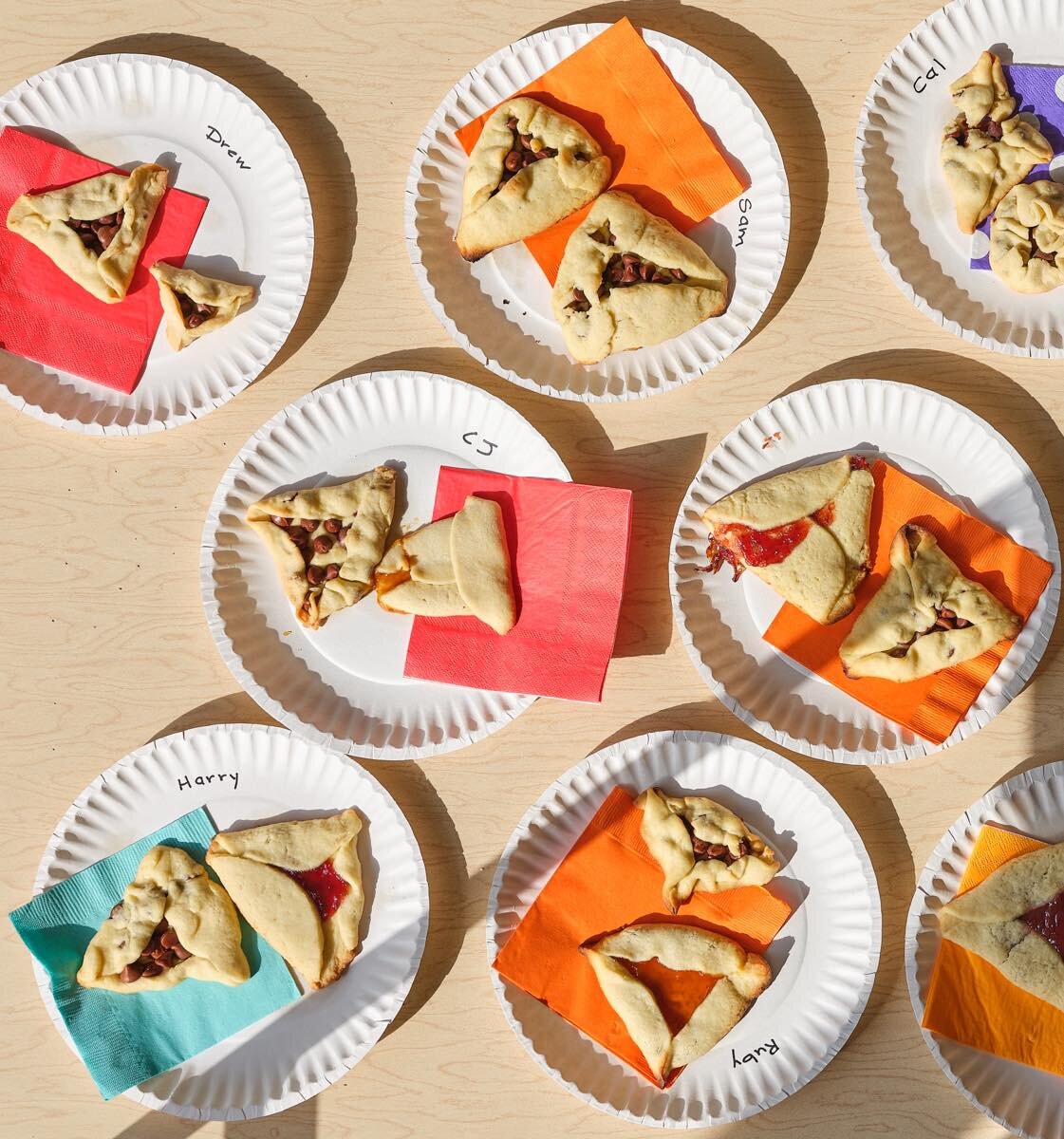 We are celebrating Purim today with hamantaschen from The New Jewish Cookbook by Todd and Ellen Gray. Swipe to see little helping hands making their own at Temple Sinai for @saralrosenblum. 

Purim is a joyful Jewish holiday celebrating the story of 