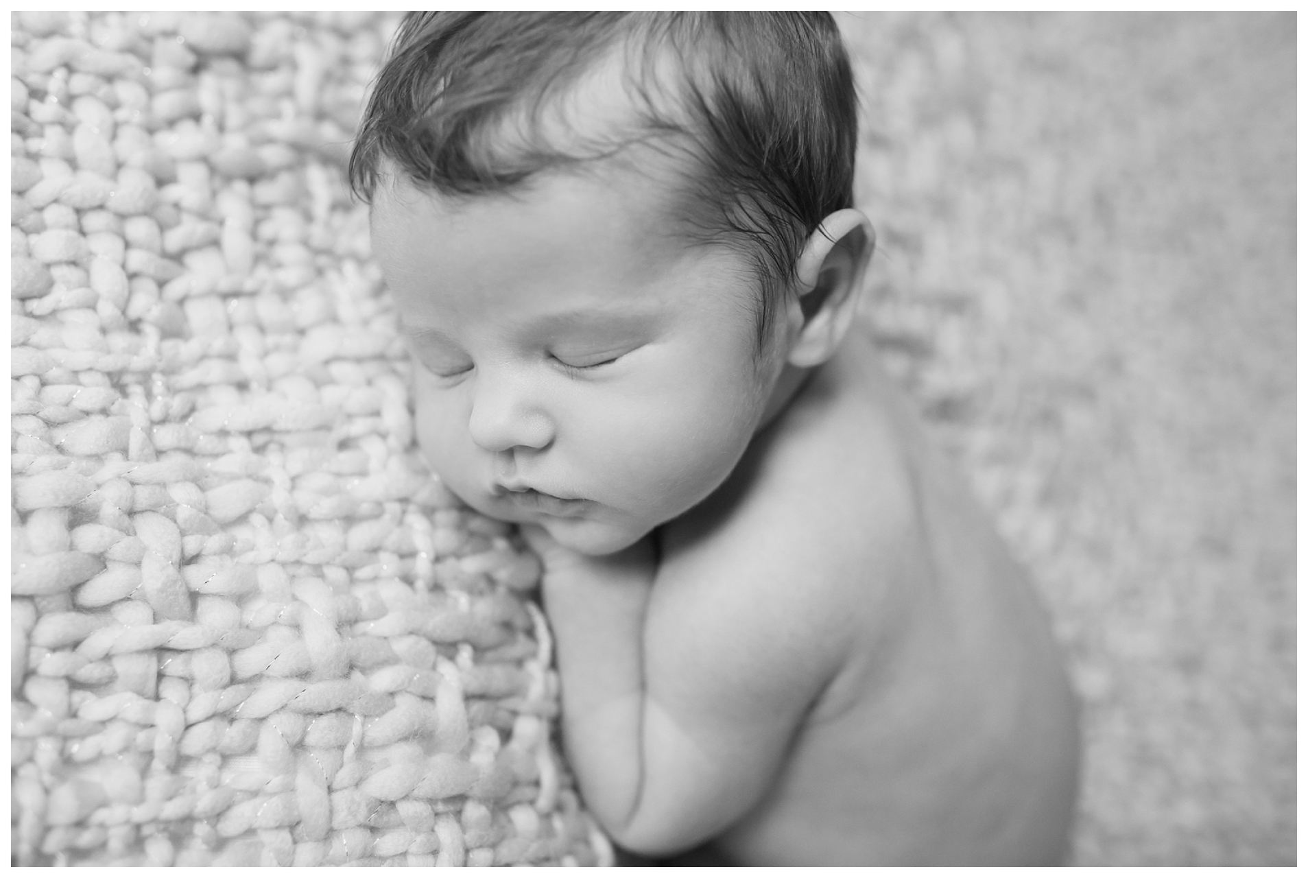 Newborn-Photographer-Sweet-Light-Portraits20.jpg