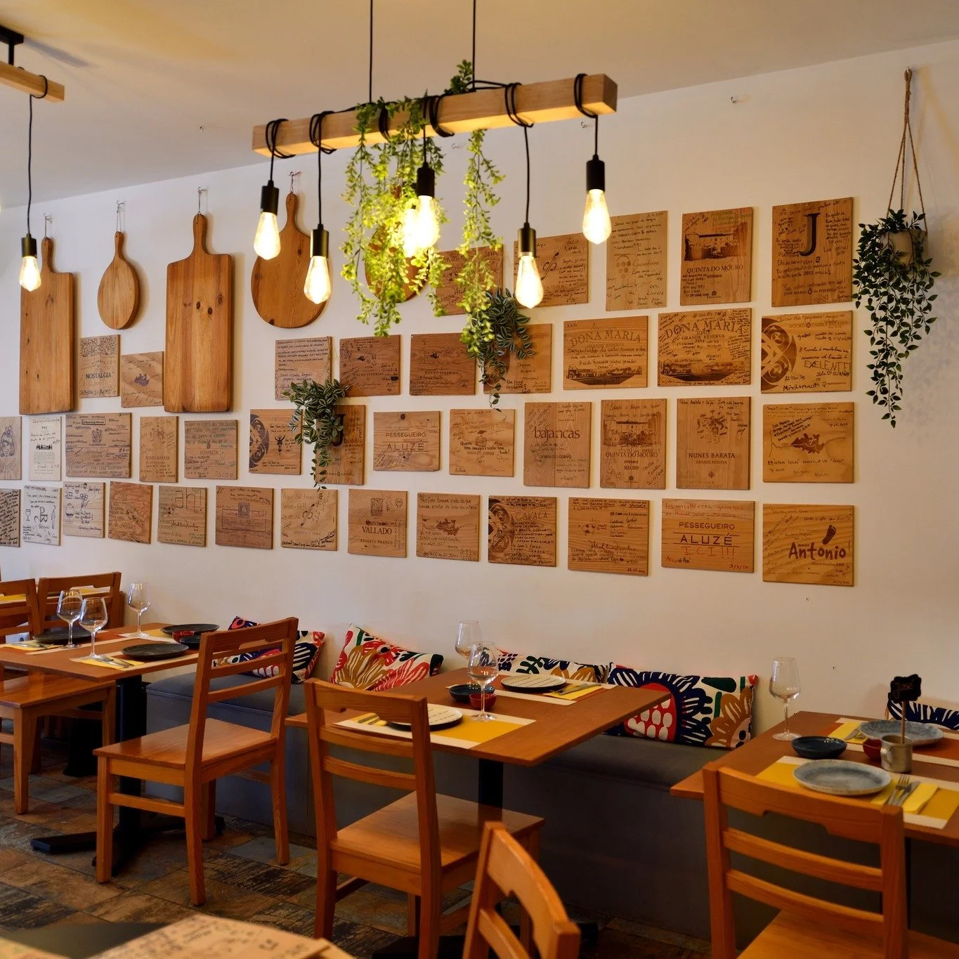 Tábuas, Copos &amp; Outras Cenas