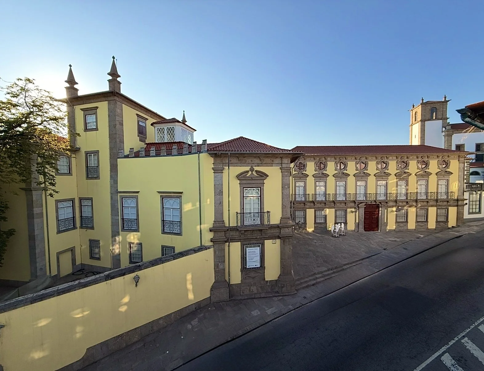 vista da fachada nascente e torre do Palácio dos Biscainhos.JPEG