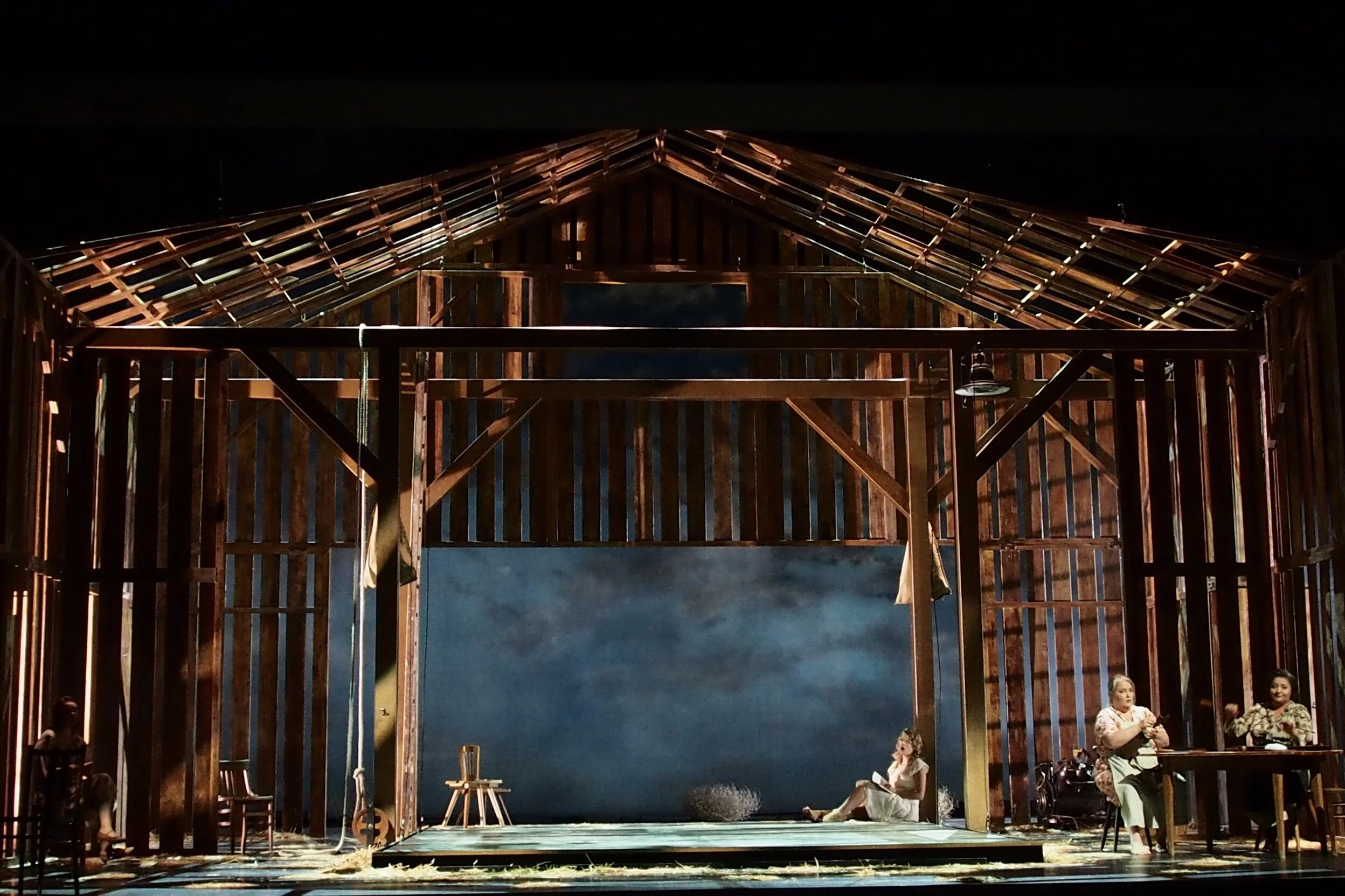 Eugen Onegin_Freiburg_18©Kristin Zwimpfer_002.JPG