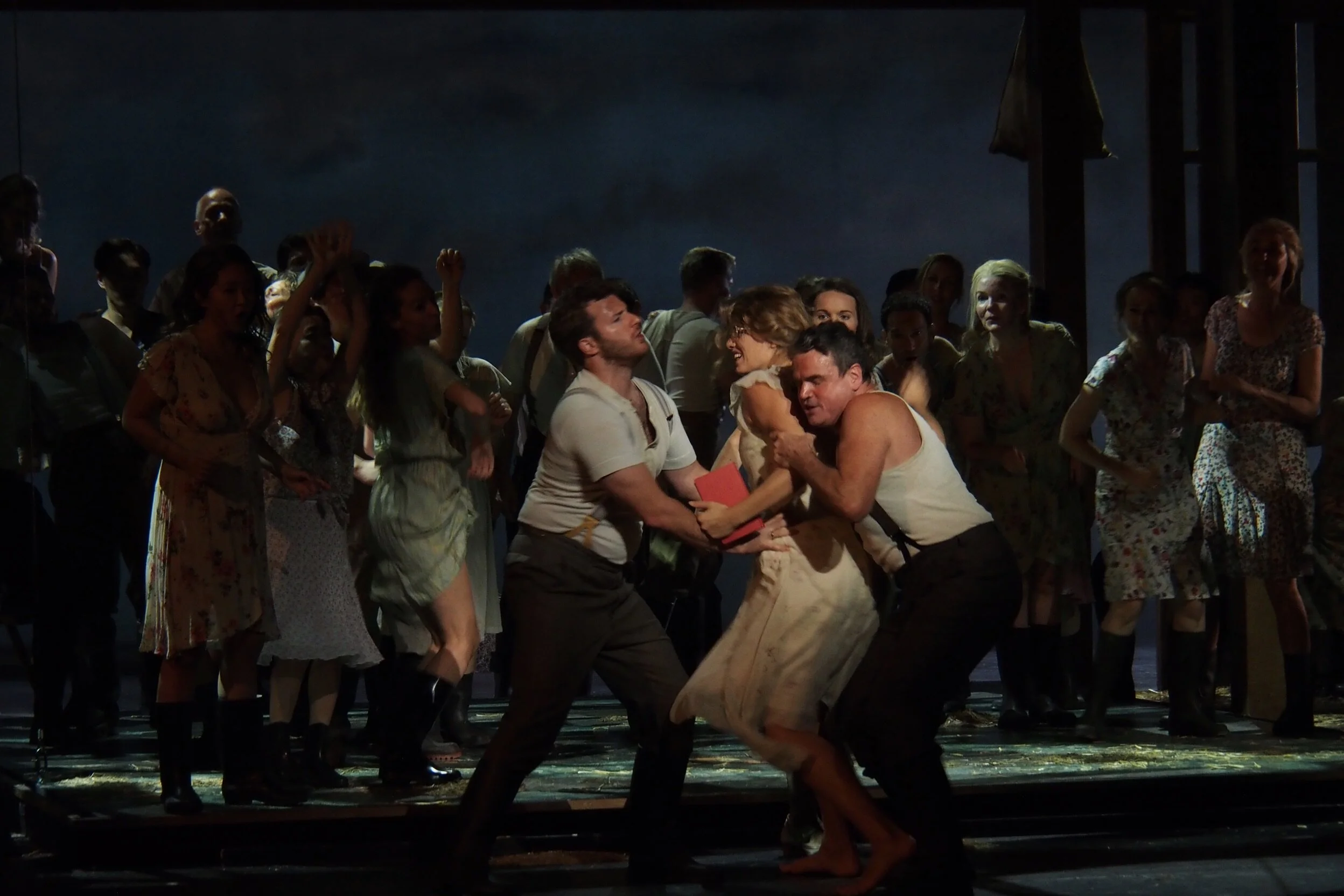 Eugen Onegin_Freiburg_18©Kristin Zwimpfer_009.JPG