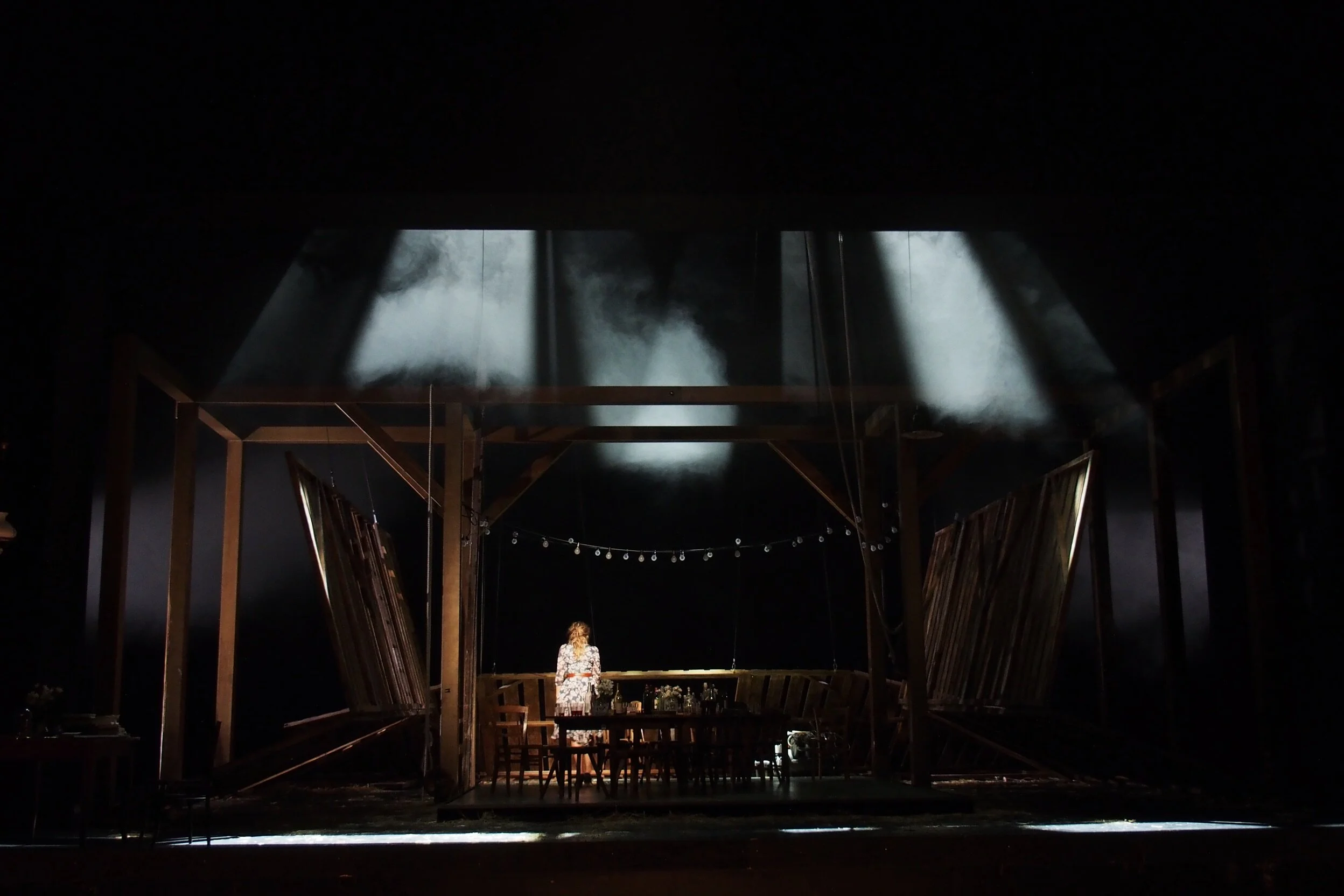 Eugen Onegin_Freiburg_18©Kristin Zwimpfer_025.JPG