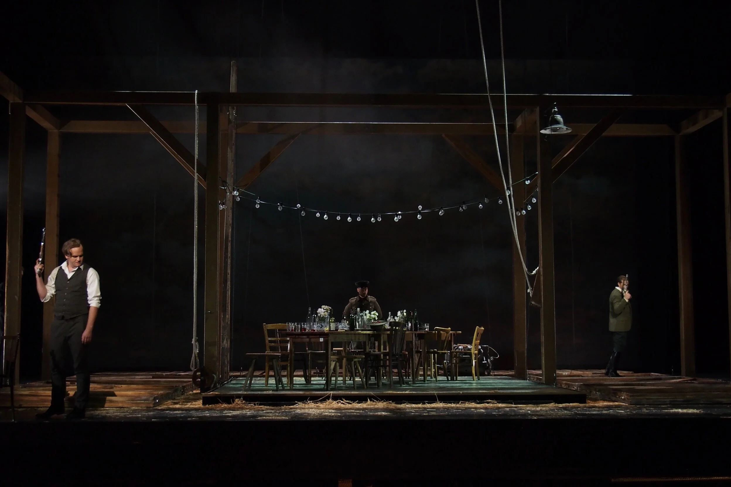 Eugen Onegin_Freiburg_18©Kristin Zwimpfer_030.JPG