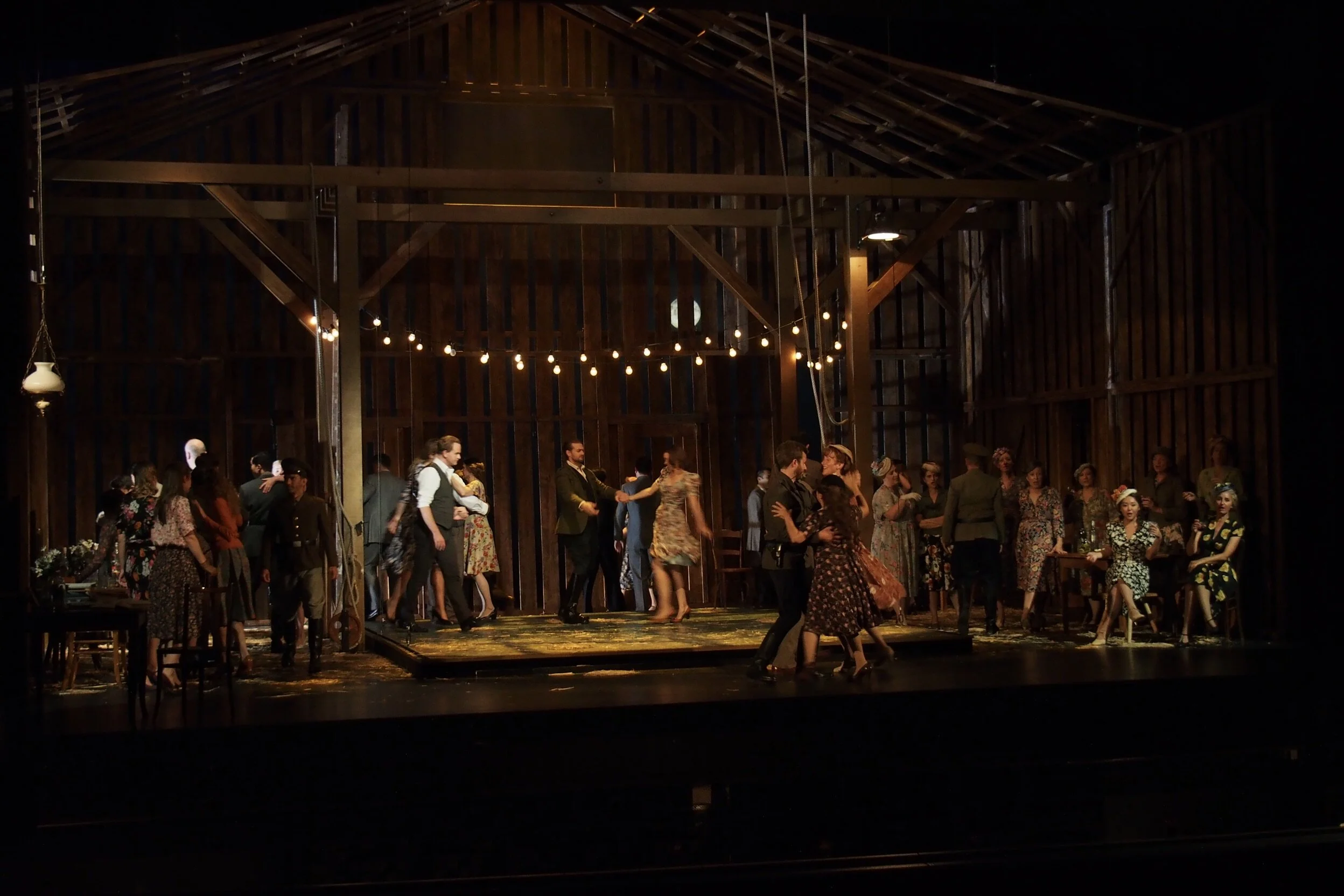 Eugen Onegin_Freiburg_18©Kristin Zwimpfer_040.JPG