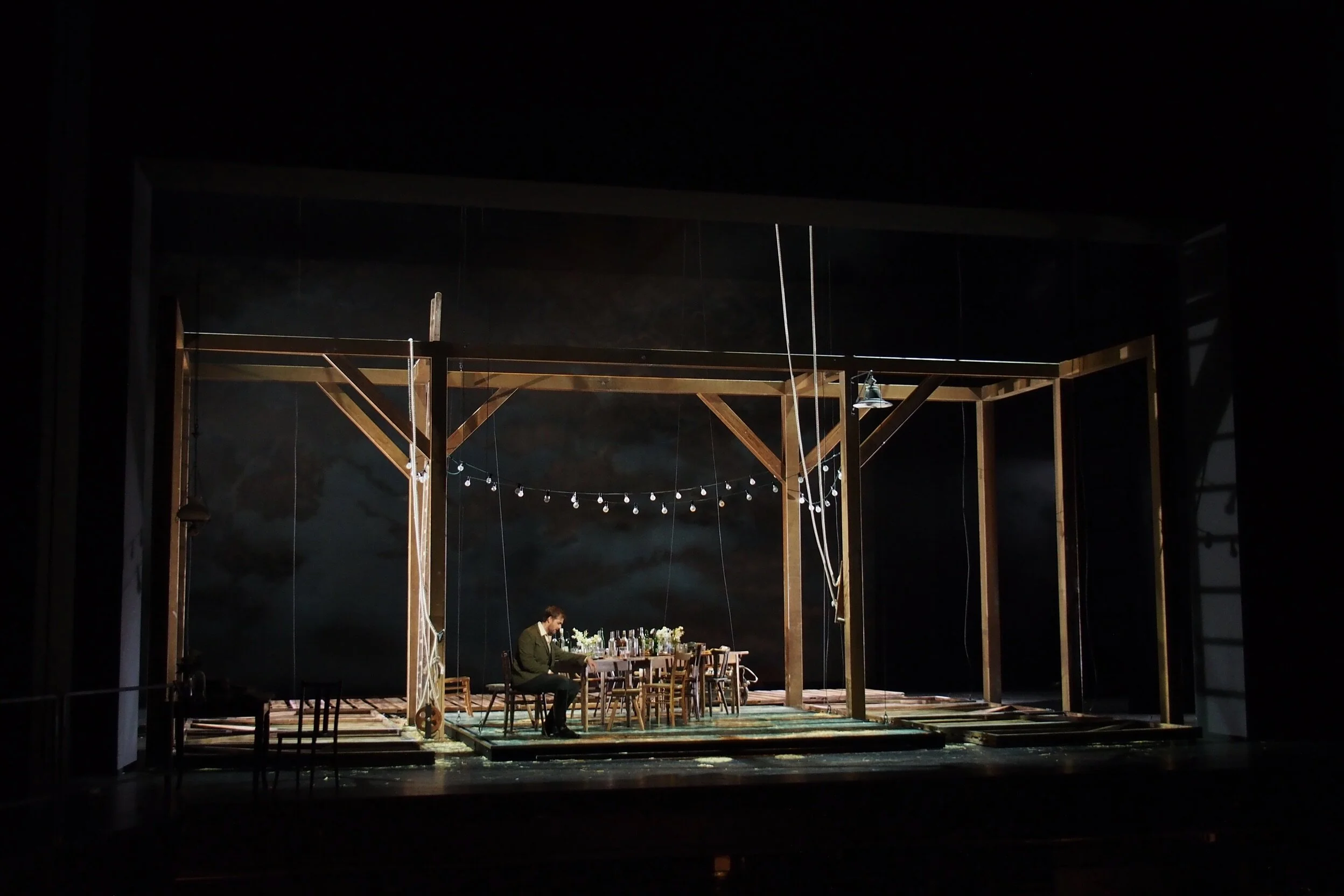 Eugen Onegin_Freiburg_18©Kristin Zwimpfer_043.JPG