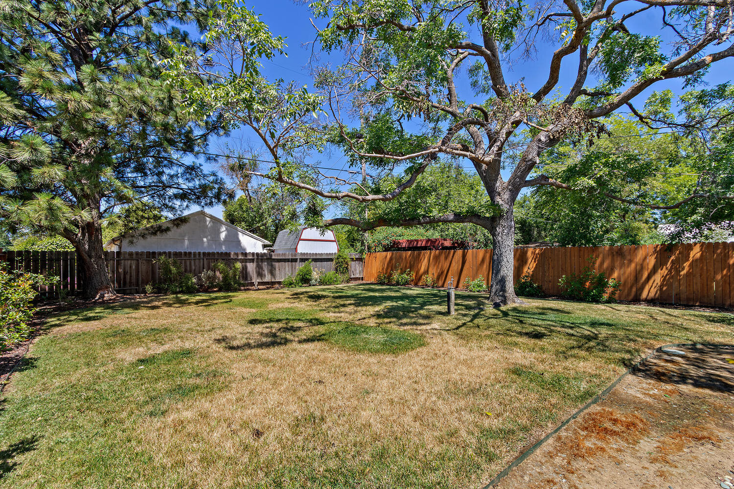 3246 Kroy Way Sacramento CA-large-023-025-3246 Kroy Way 19-1500x1000-72dpi.jpg