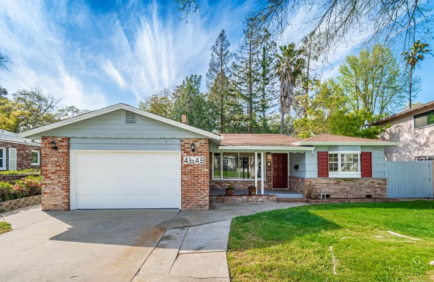 4648 Sunset Dr $700,000