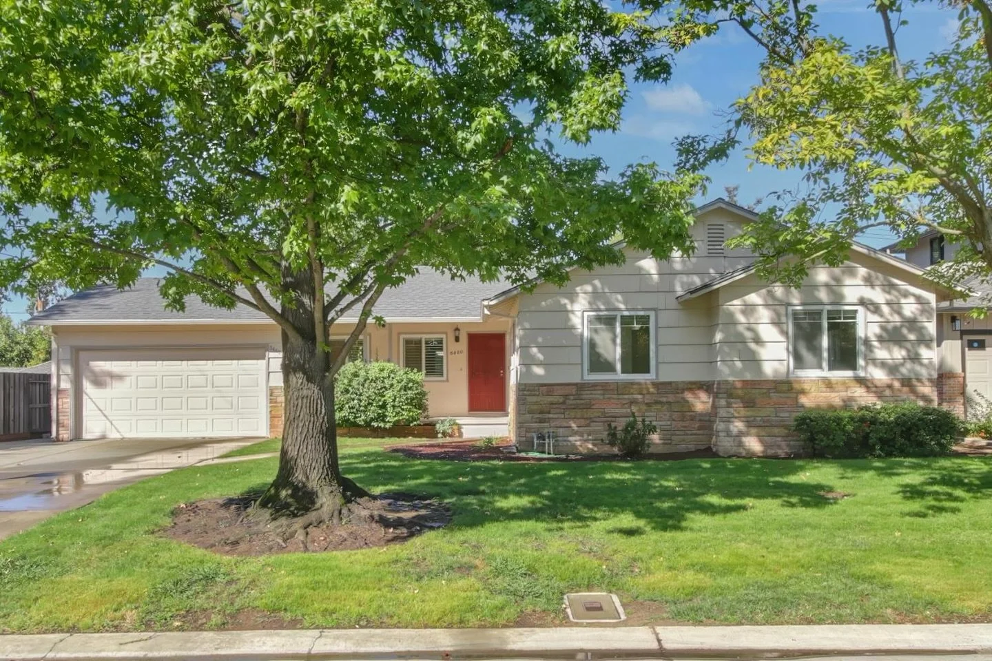 Sold in South Land Park! 🏡
Negotiations were wild on this deal, in a good way! All parties were amazing and couldn&rsquo;t be more happy with the outcome. It also helps when your buyers are some of the chillest people on earth. 
Also shout out to @a