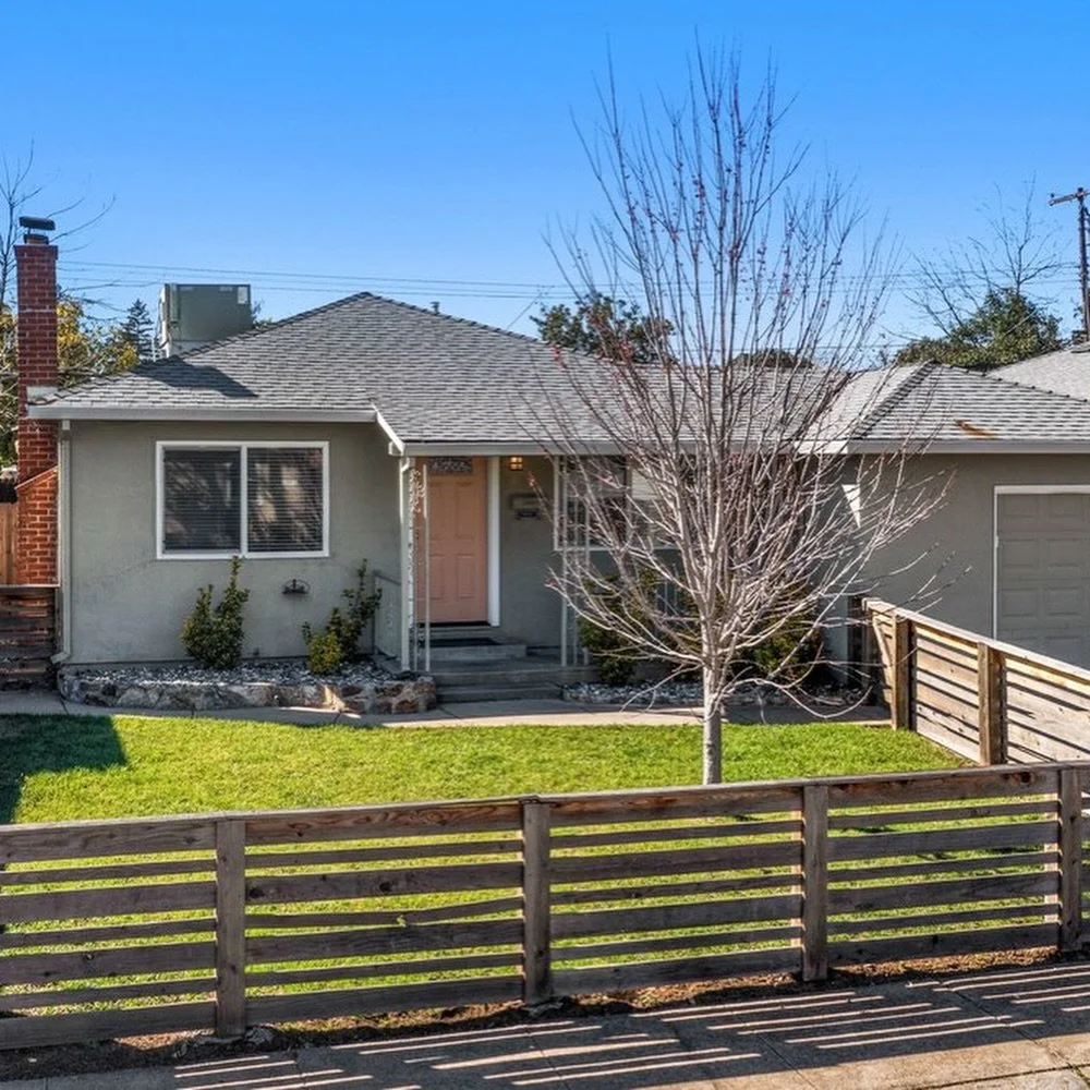 Just listed in Colonial Village 👀
5200 Whittier Drive &mdash; A charming Sacramento home with space, updates, and a great location.
🏡 3 Bedrooms | 2 Bathrooms 📏 1,300+ Sq Ft 🔥 Cozy wood-burning fireplace 🎨 Fresh paint + brand new carpet 🛏 Prima