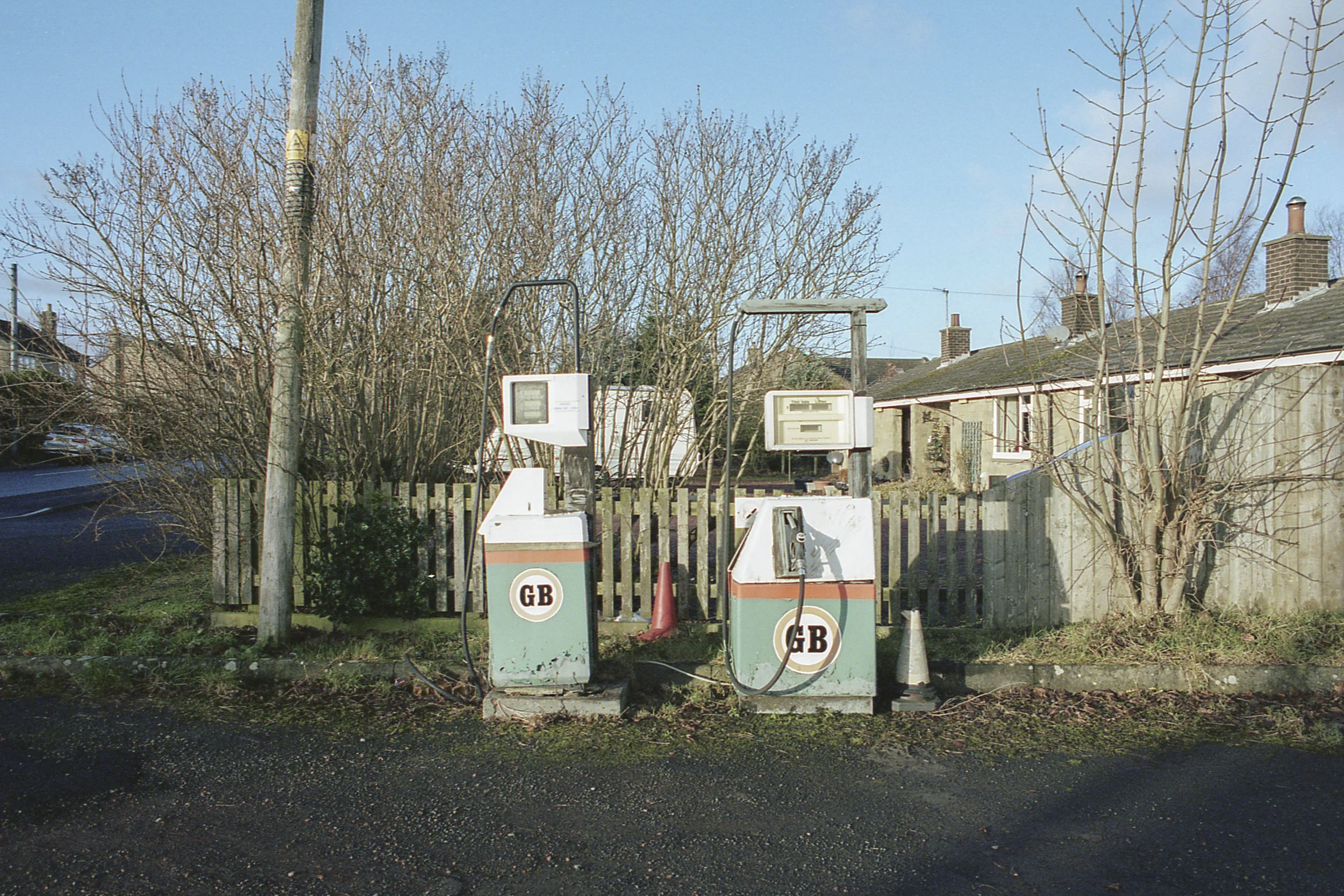 derelictgarage2.jpg