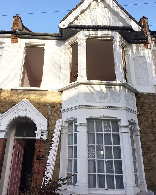 Goodbye 70s windows 👋🏻 Welcome back sash windows 👋🏻
&mdash;&mdash;&mdash;&mdash;&mdash;&mdash;&mdash;&mdash;&mdash;&mdash;&mdash;&mdash;&mdash;&mdash;-
unfortunately didn&rsquo;t get a before pic of the upstairs 🤦&zwj;♂️but they were same and as