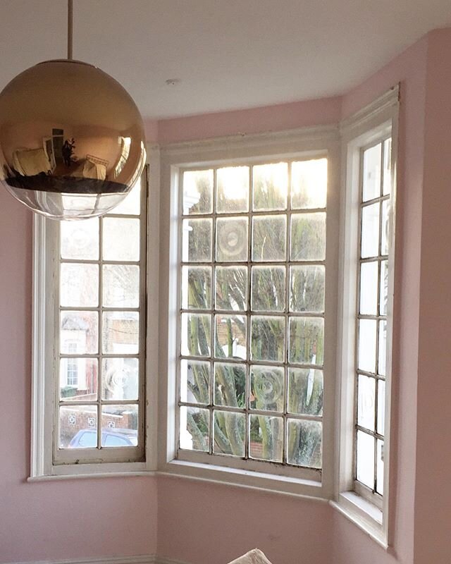 👉🏻swipe for the transformation 👉🏻 &bull; 
Following on from my last post here&rsquo;s the inside view of the 70s window rip out💪🏻 and installing what would have originally be here ❤️
&bull;
&bull;
📈SASH CARPENTRY📈
🔌THE SASH WINDOW RENOVATION