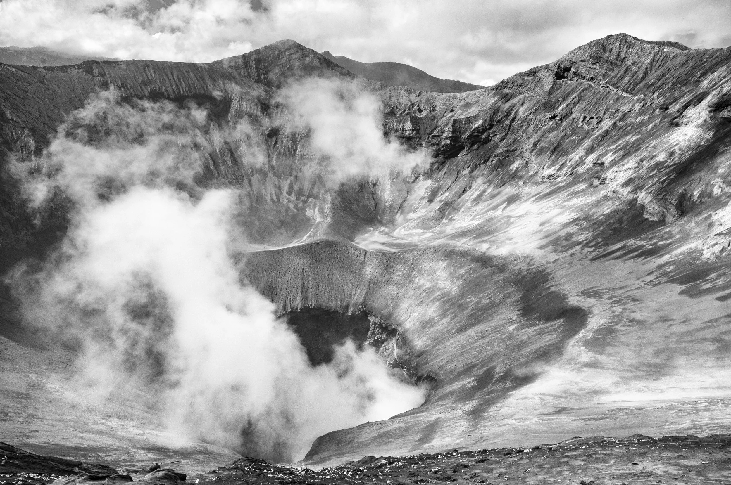 bromo : crater