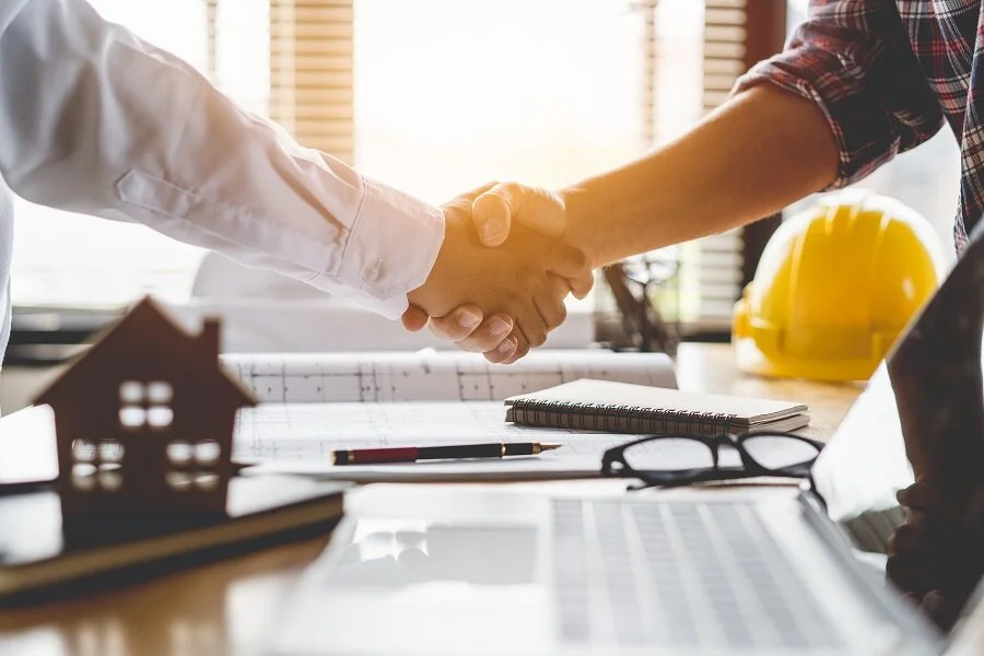 Construction Worker Shaking Hands With Business Person(900).jpg