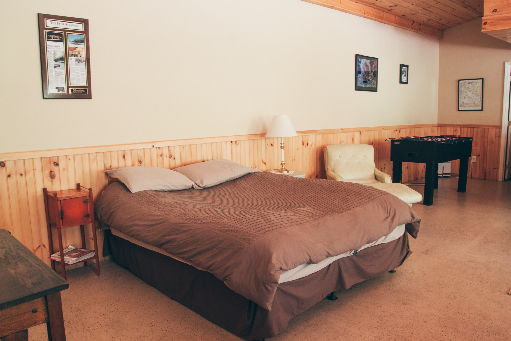 Comfortable lodging in the Adirondack Cabin at Wellnesste Lodge