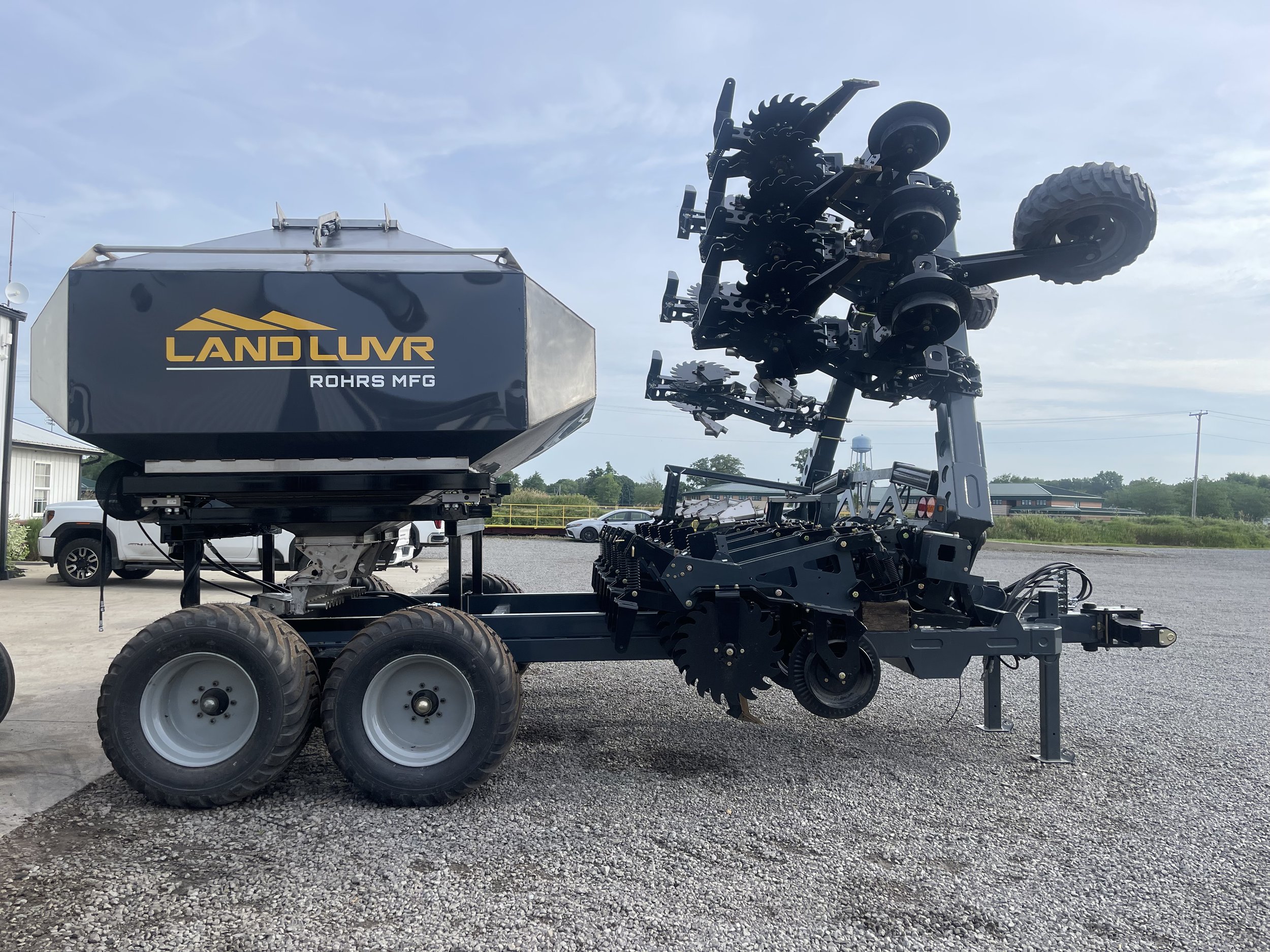 Landluvr strip till tool bar