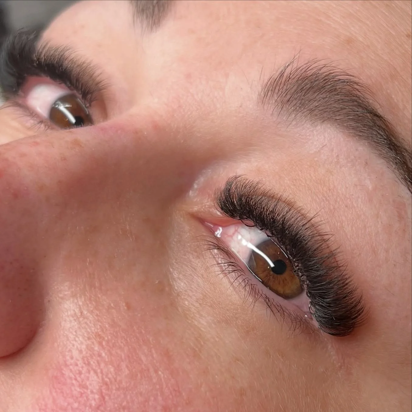 Nothing better than some volume lashes✨