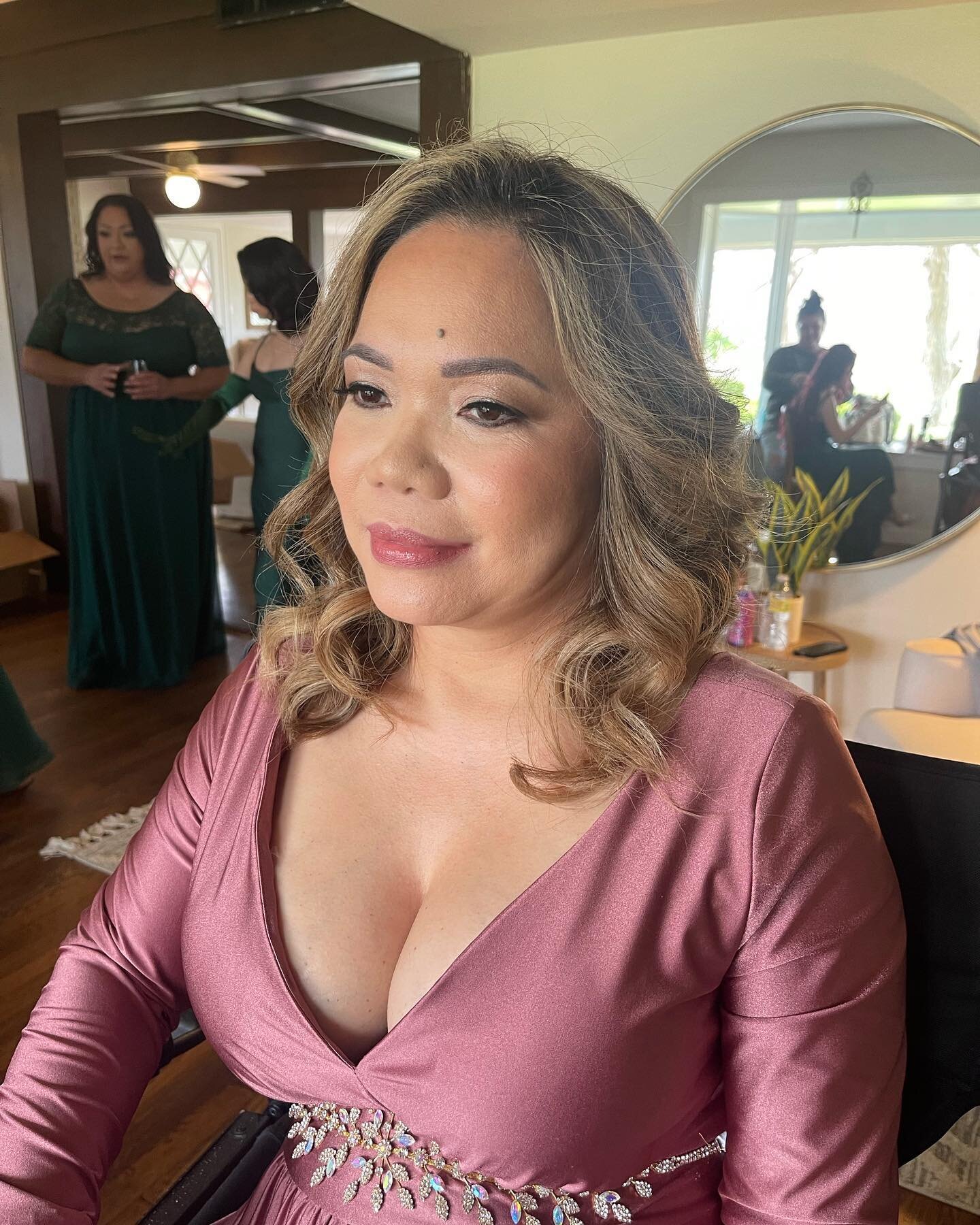 Older sister or mother of the bride? 😍 momma wanted some soft glam so that&rsquo;s what she got! 💕
.
Contact us for your custom quote for beauty services on your big day! 💕