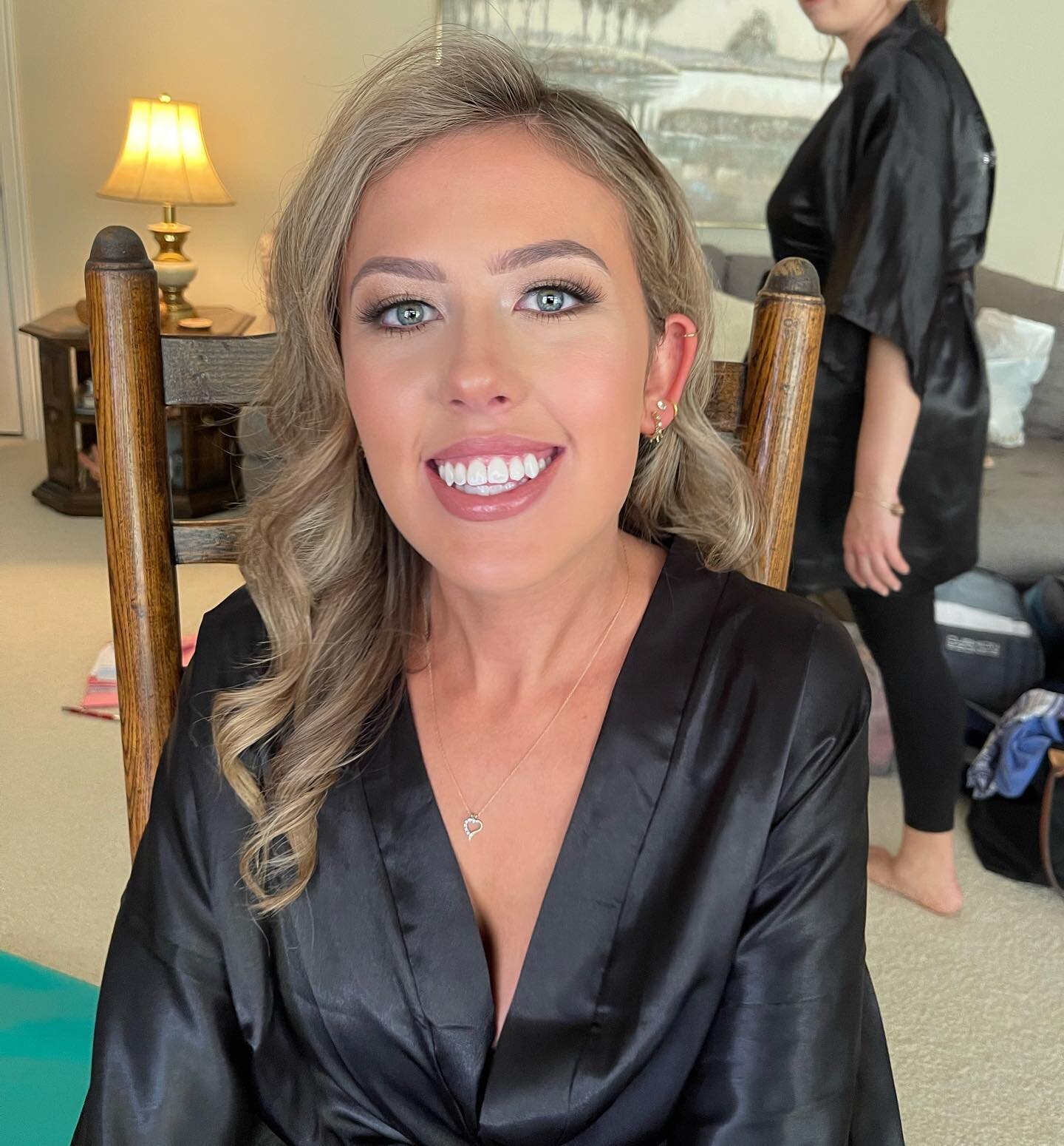 Our signature glowy and glam look ✨ this bridesmaid was such a real life Barbie! 💕
.
Makeup by @alluringcomplexions 
Hair by @glambyraquel 
On behalf of @lilly_artistry 💕