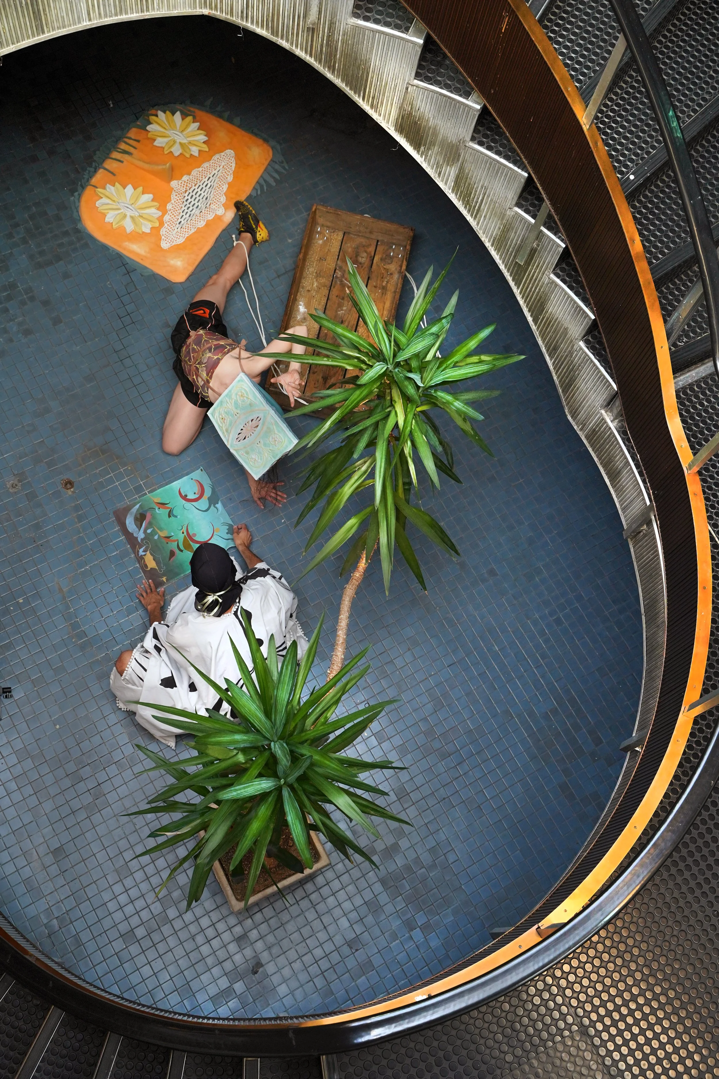  Live performance with sculpture and paintings / performance still / approx. 1 hr / 2023     