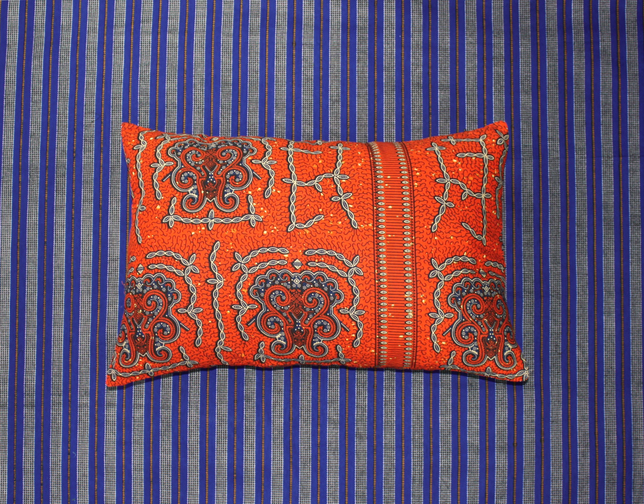 coussin_adjamee_orange_crush_rectangle_blanc.jpg