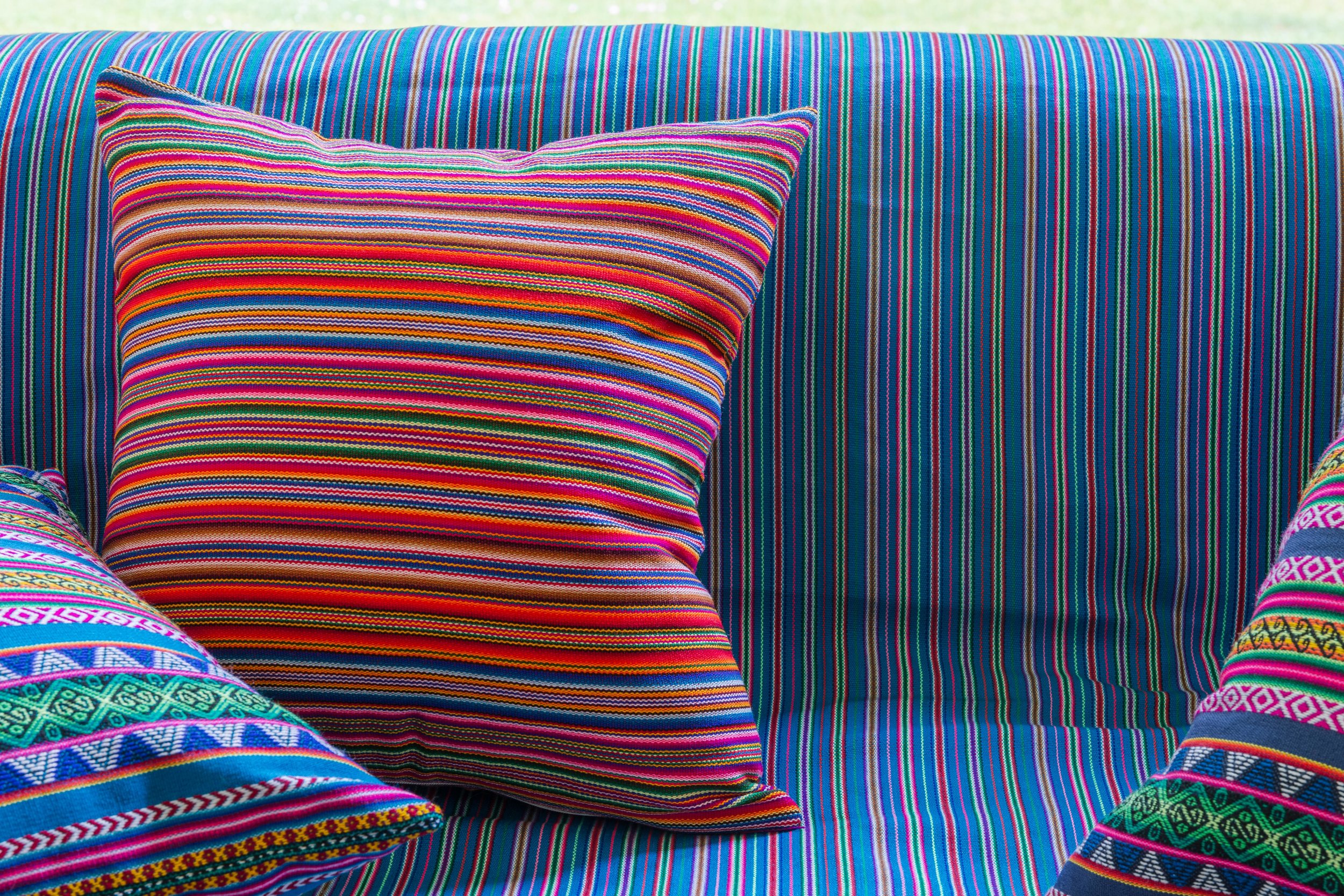 adjamee_decoration_coussin_banquette-arequipa-coussin-plaid.jpg