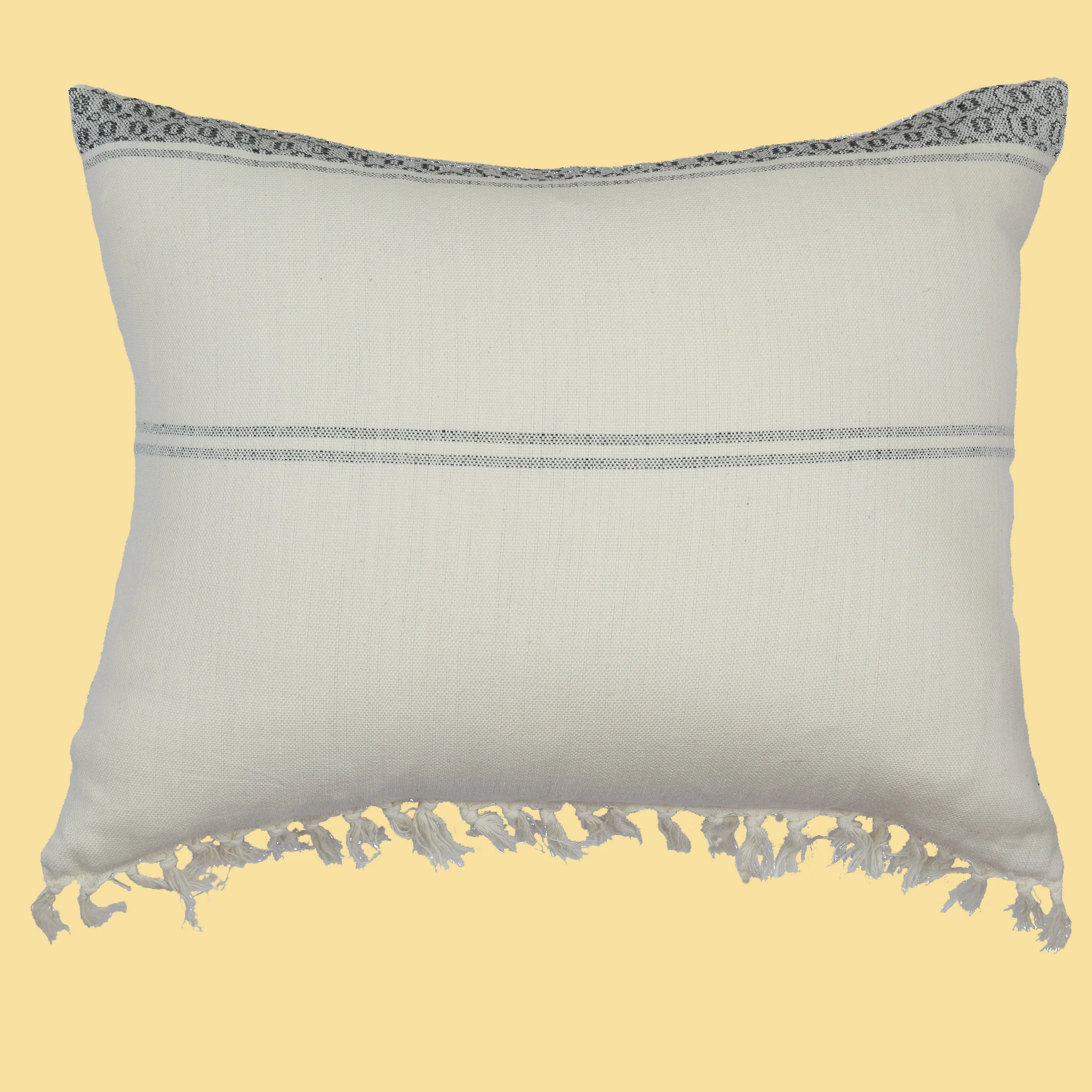 coussin-adjamee-kikoy-fond-blanc-rectangle-RECTO-2.jpg