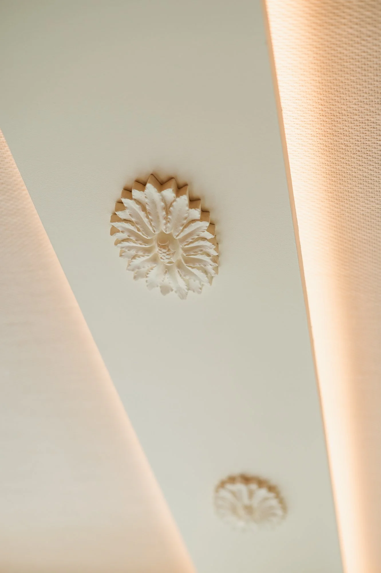 Détail plafond restaurant Paris