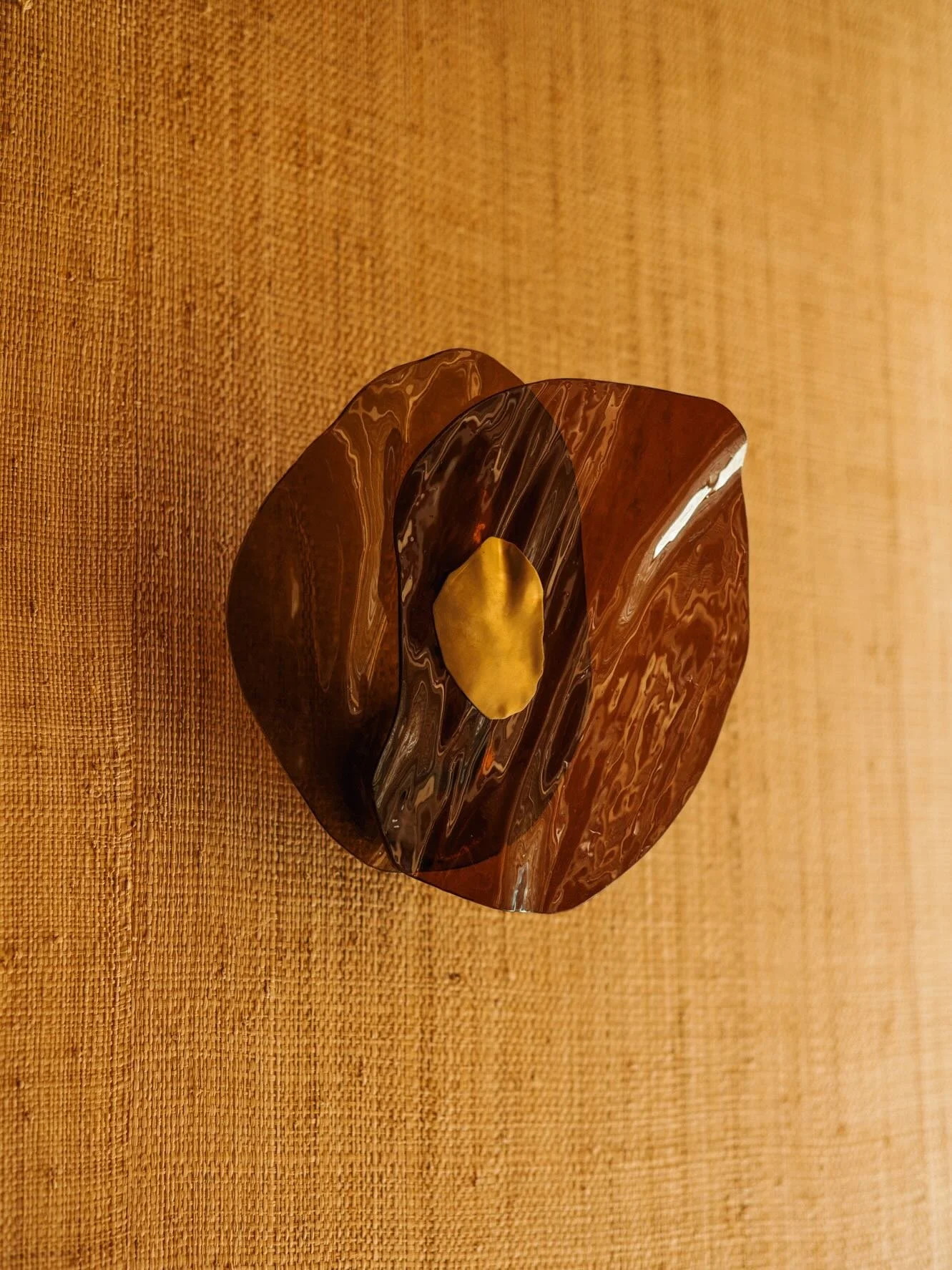 𝐇𝐨𝐬𝐩𝐢𝐭𝐚𝐥𝐢𝐭𝐲 𝐦𝐢𝐧𝐝𝐬𝐞𝐭 : Rendre un lieu unique, c&rsquo;est souvent une question de lumi&egrave;re&hellip; et de direction.

Dans cette salle, on a travaill&eacute; une dualit&eacute; essentielle :
l&rsquo;&eacute;clairage technique (v