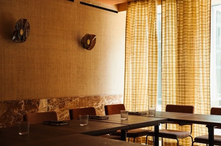 𝐇𝐨𝐬𝐩𝐢𝐭𝐚𝐥𝐢𝐭𝐲 𝐦𝐢𝐧𝐝𝐬𝐞𝐭 : Le beau qui tient, &ccedil;a se dessine au bon endroit.
⠀⠀⠀⠀⠀⠀⠀⠀⠀
Le soubassement en c&eacute;ramique n&rsquo;est pas un d&eacute;tail d&eacute;coratif : c&rsquo;est une d&eacute;cision d&rsquo;exploitation.
⠀⠀