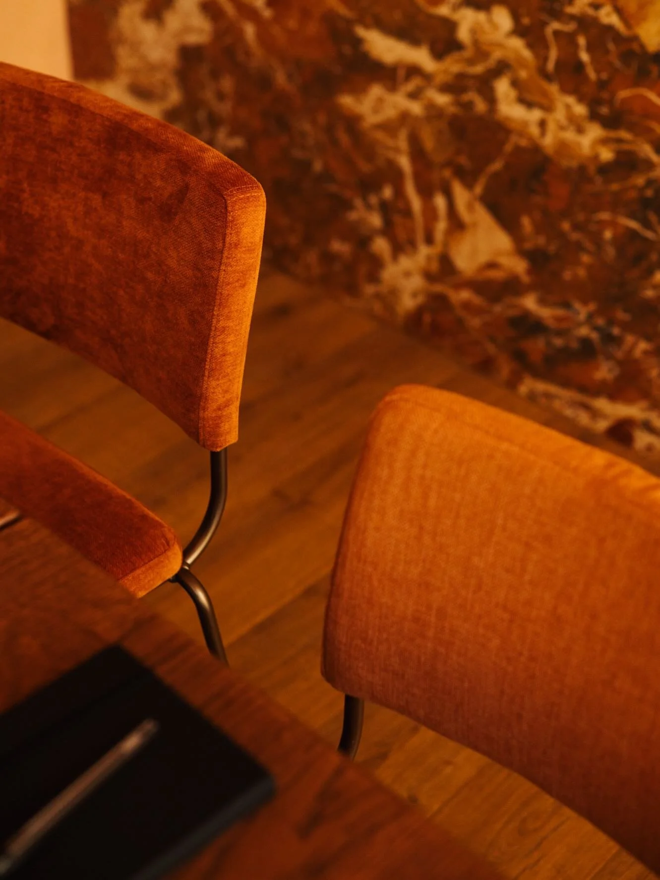 𝐇𝐨𝐬𝐩𝐢𝐭𝐚𝐥𝐢𝐭𝐲 𝐦𝐢𝐧𝐝𝐬𝐞𝐭 : La polyvalence, ce n&rsquo;est pas &ldquo;avoir de la place&rdquo;. C&rsquo;est avoir un syst&egrave;me.
⠀⠀⠀⠀⠀⠀⠀⠀⠀
Ici, chaque &eacute;l&eacute;ment a &eacute;t&eacute; pens&eacute; pour changer de sc&eacute;na