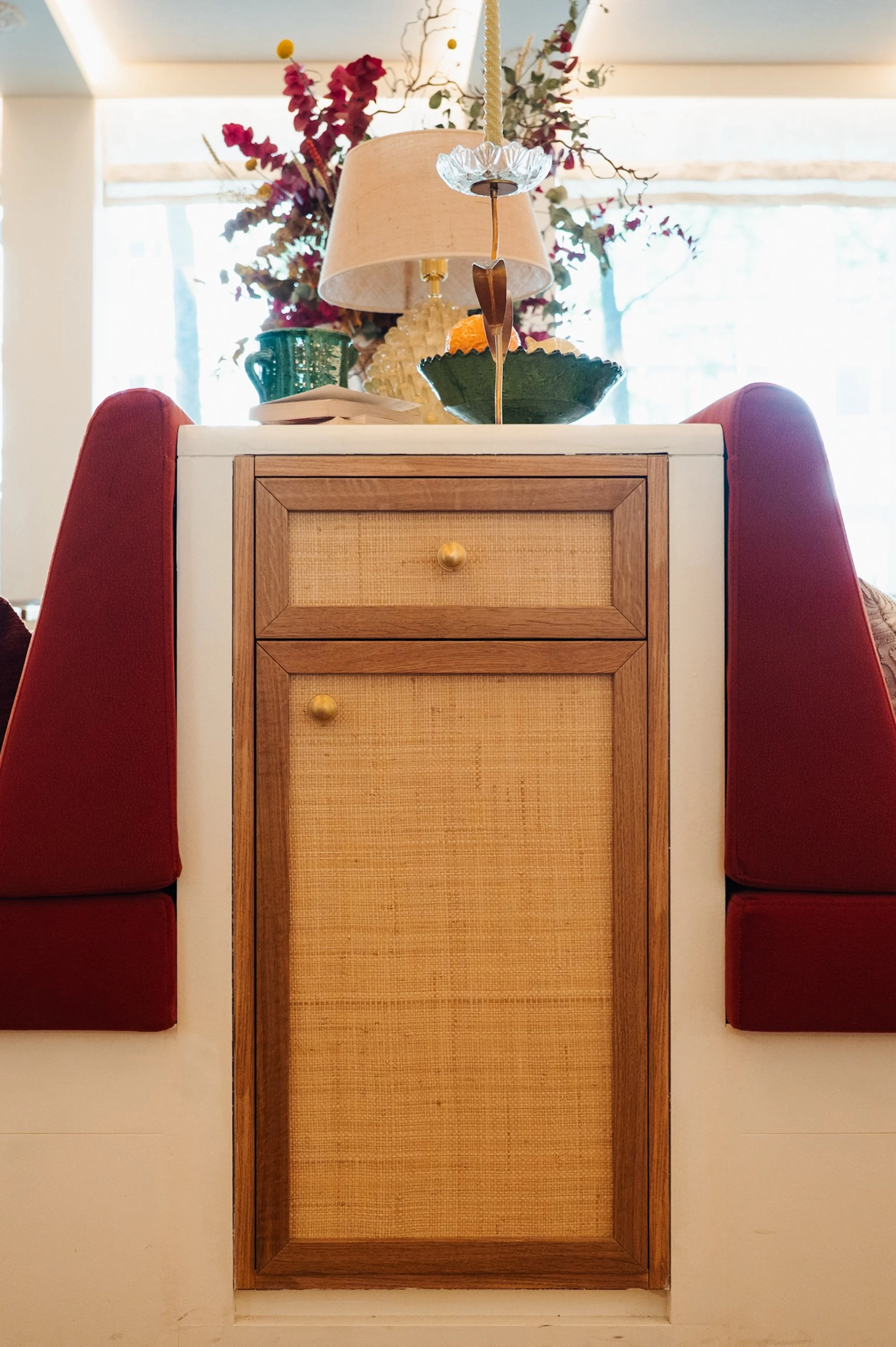 * Détail mobilier restaurant Laïa Monceau console