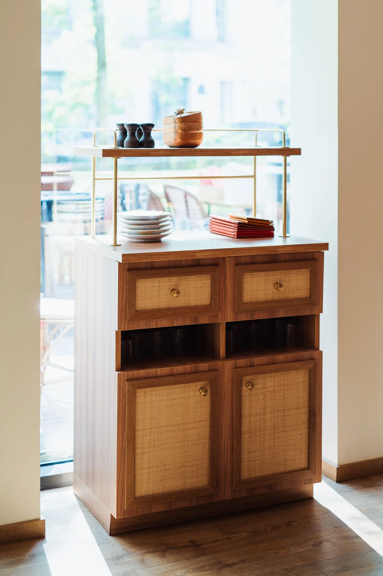 * Détail mobilier restaurant Laïa Monceau console