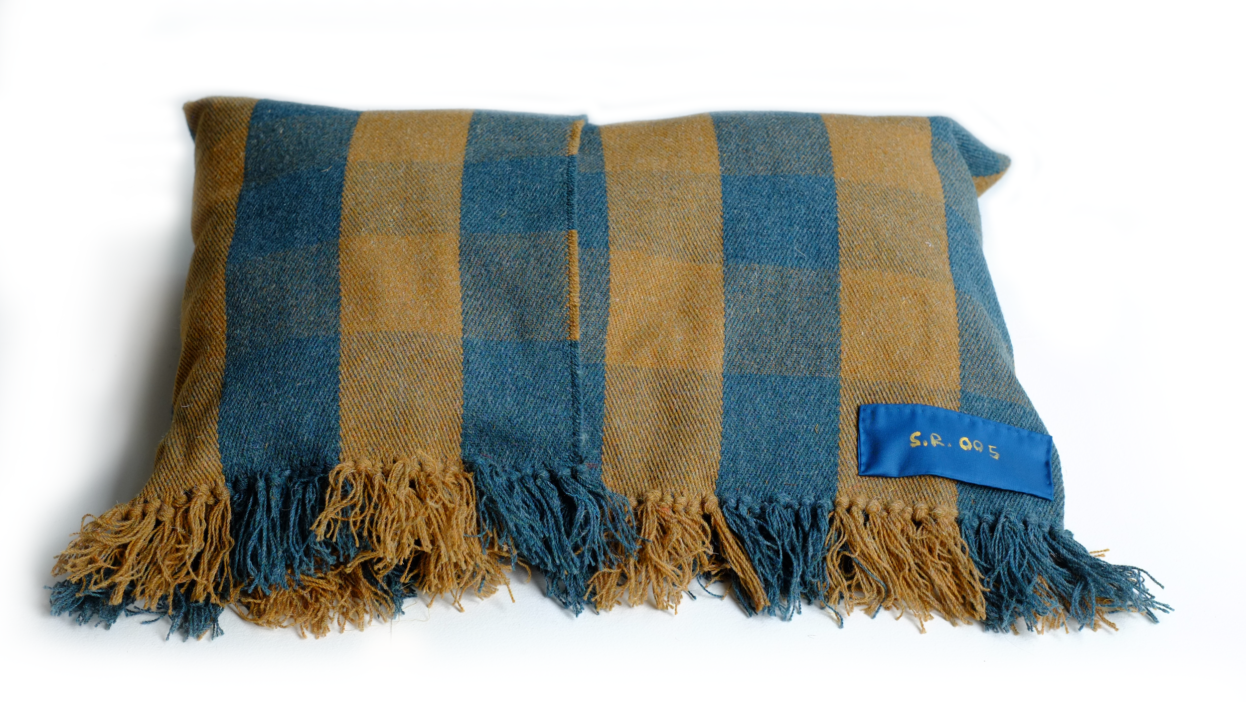 Cushion shot - yellowand blue.png