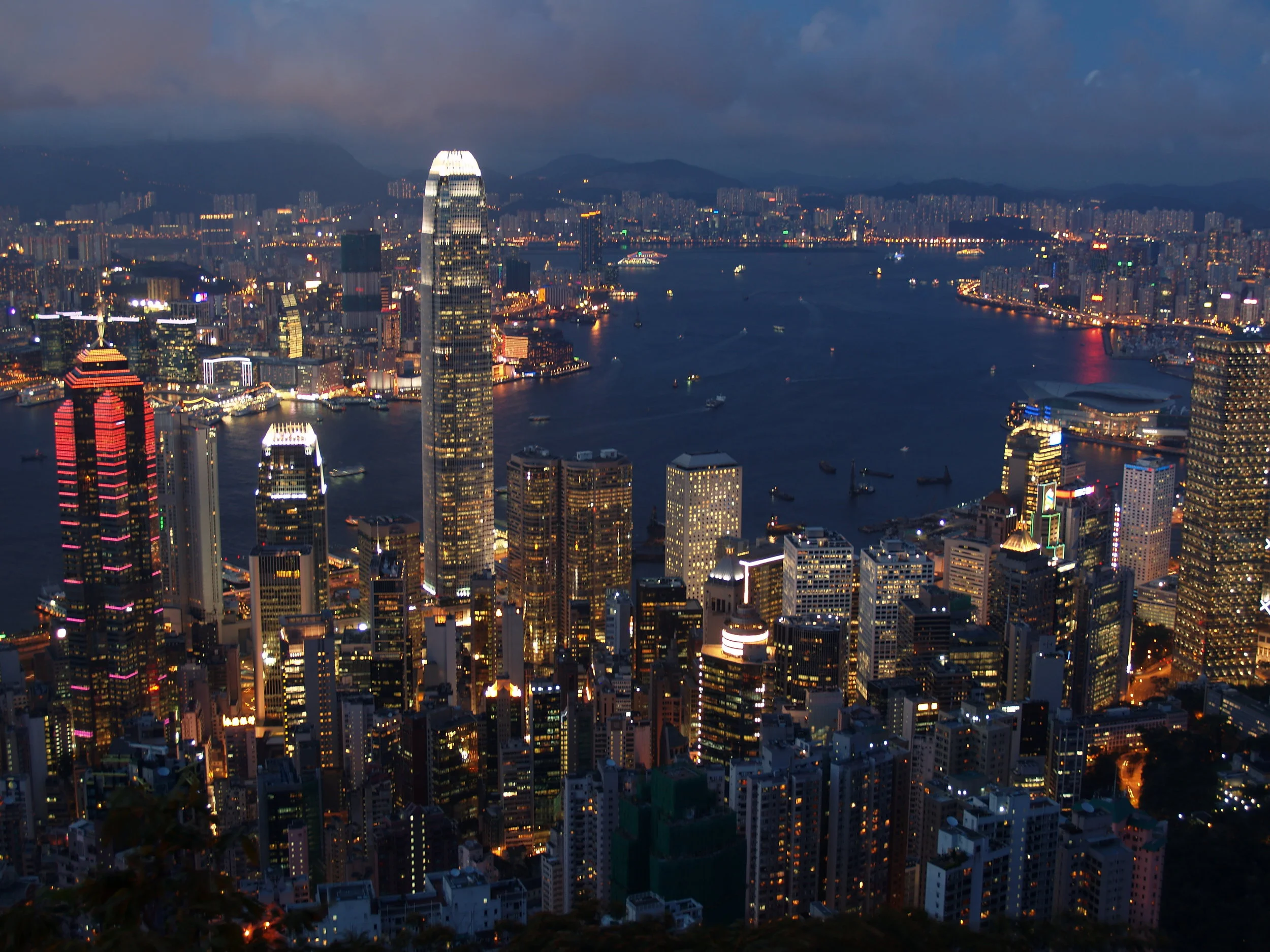 Moody's changes outlook on Hong Kong's Aa2 rating to negative from stable; affirms rating