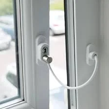 Cable restrictor (key operated)