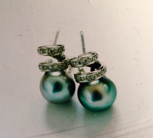 PERLES TAHITI CLOU DORE ET OR GRIS BRILLANTS