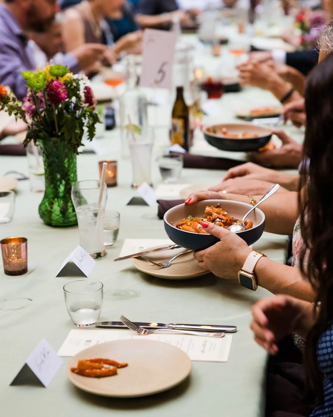 Forever belated but forever grateful for you all! 🧡💛 I&rsquo;m not a big Thanksgiving person but I am at my core, a celebrating with my people over food person. Here&rsquo;s some favorite dinner moments from this year! 
&bull;
&bull;
&bull;
#chicag