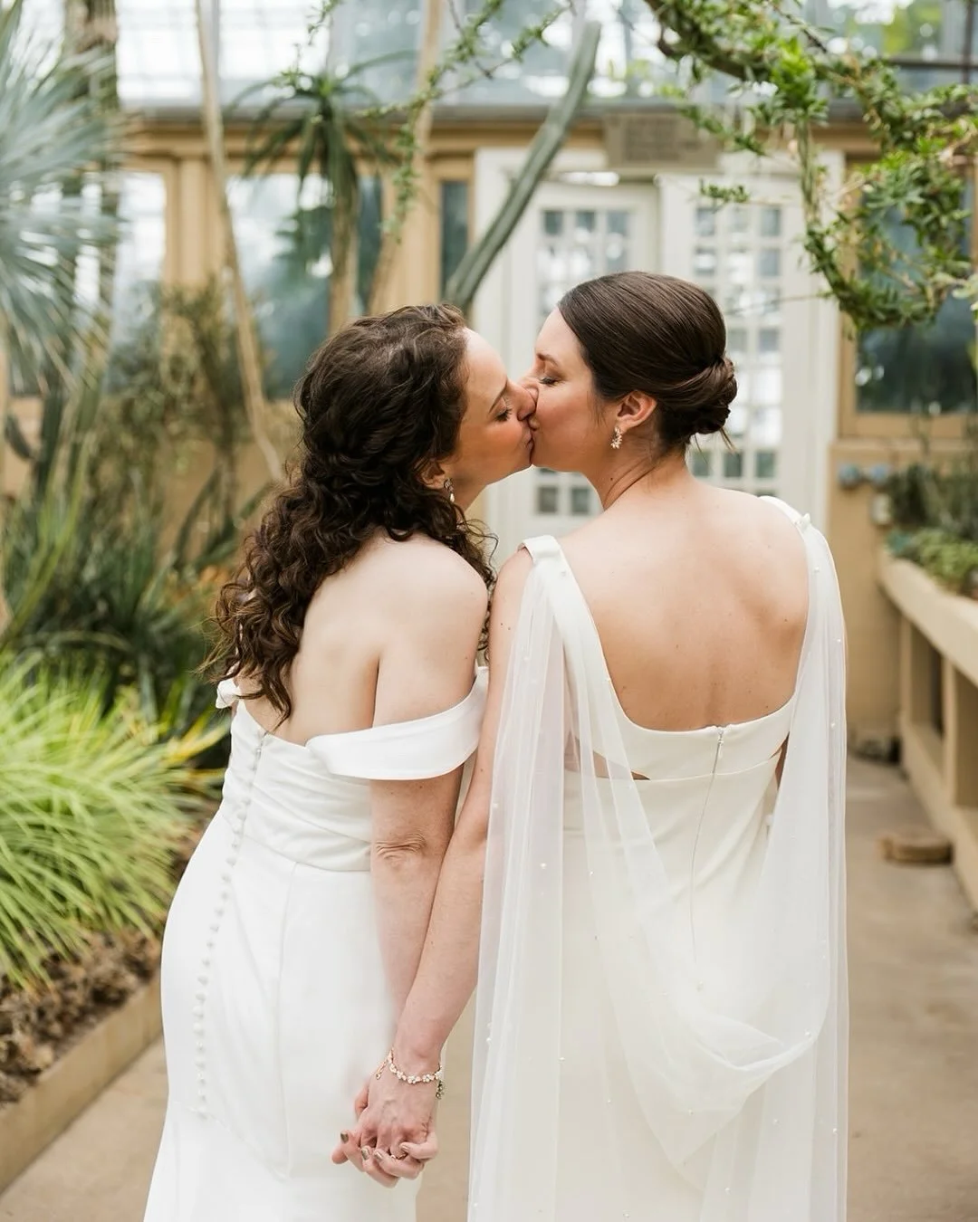 One more belated anniversary post before the year ends! Courtney and Rachel braved the Chicago winter last December and had the sweetest wedding day. It was such a blast looking back through this one! 
&bull;
&bull;
&bull;
#chicagowedding #chicagowed