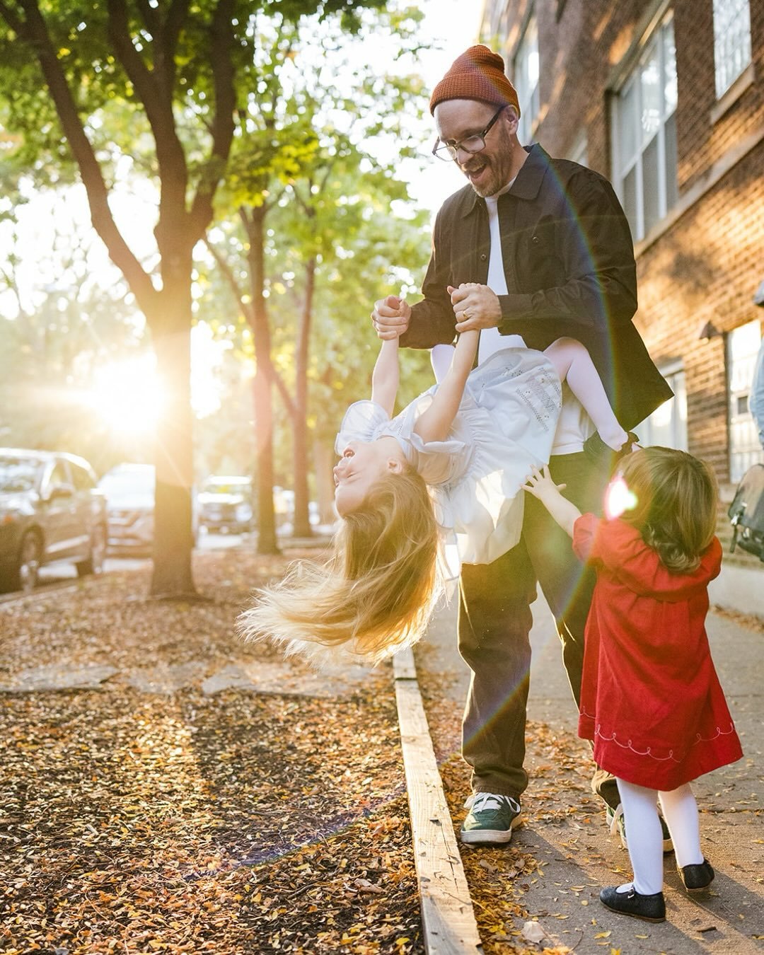 It&rsquo;s the time of year again, when I get to share all the sessions from last year that I haven&rsquo;t posted yet! I absolutely adored this sweet session I did in this family&rsquo;s neighborhood in the fall. Walking around Chicago neighborhoods
