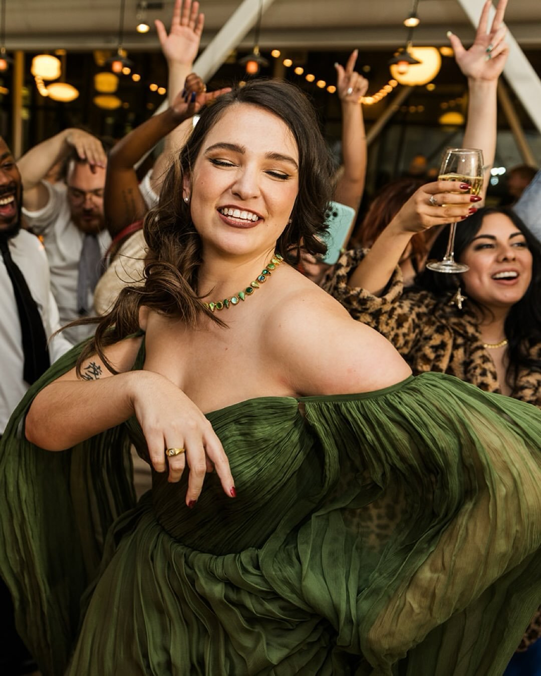 I almost missed the chance to post my favorite green wedding dresses I&rsquo;ve photographed! (Also just a reminder of how lucky I am to have the coolest clients!) 💚💚💚
&bull;
&bull;
&bull;
#nontraditionalwedding #nontraditionalweddingdress #chicag