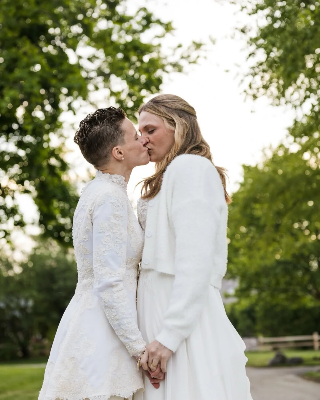 Maggi &amp; Paige back at it with all the feels!🩵🩵
These two made me tear up at their engagement session showing me all of the sweet artifacts of their relationship they&rsquo;ve created together and their wedding day was just as intentional and sw