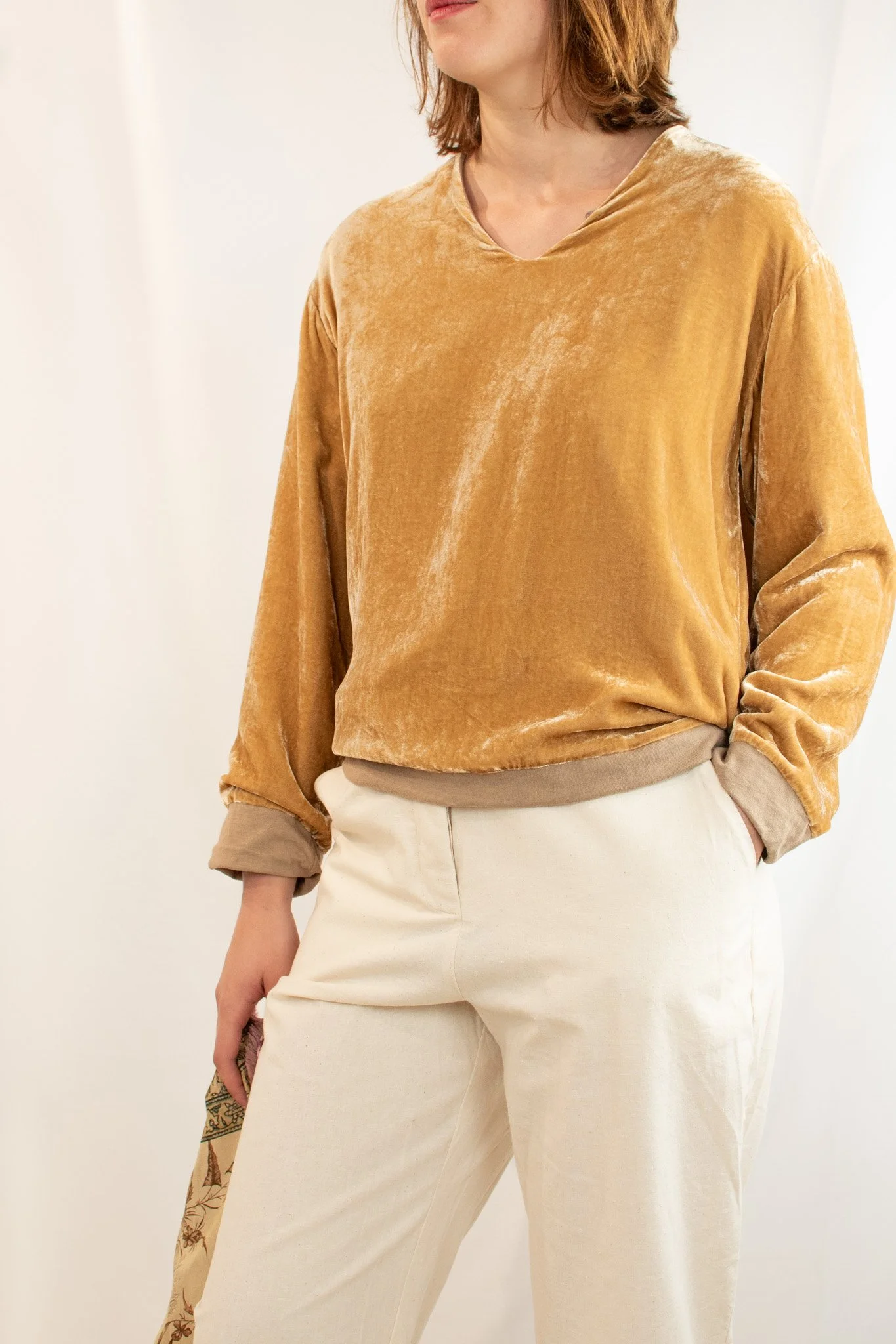 ELSA ESTURGIE JOKER VELVET SILK TOP GOLDEN