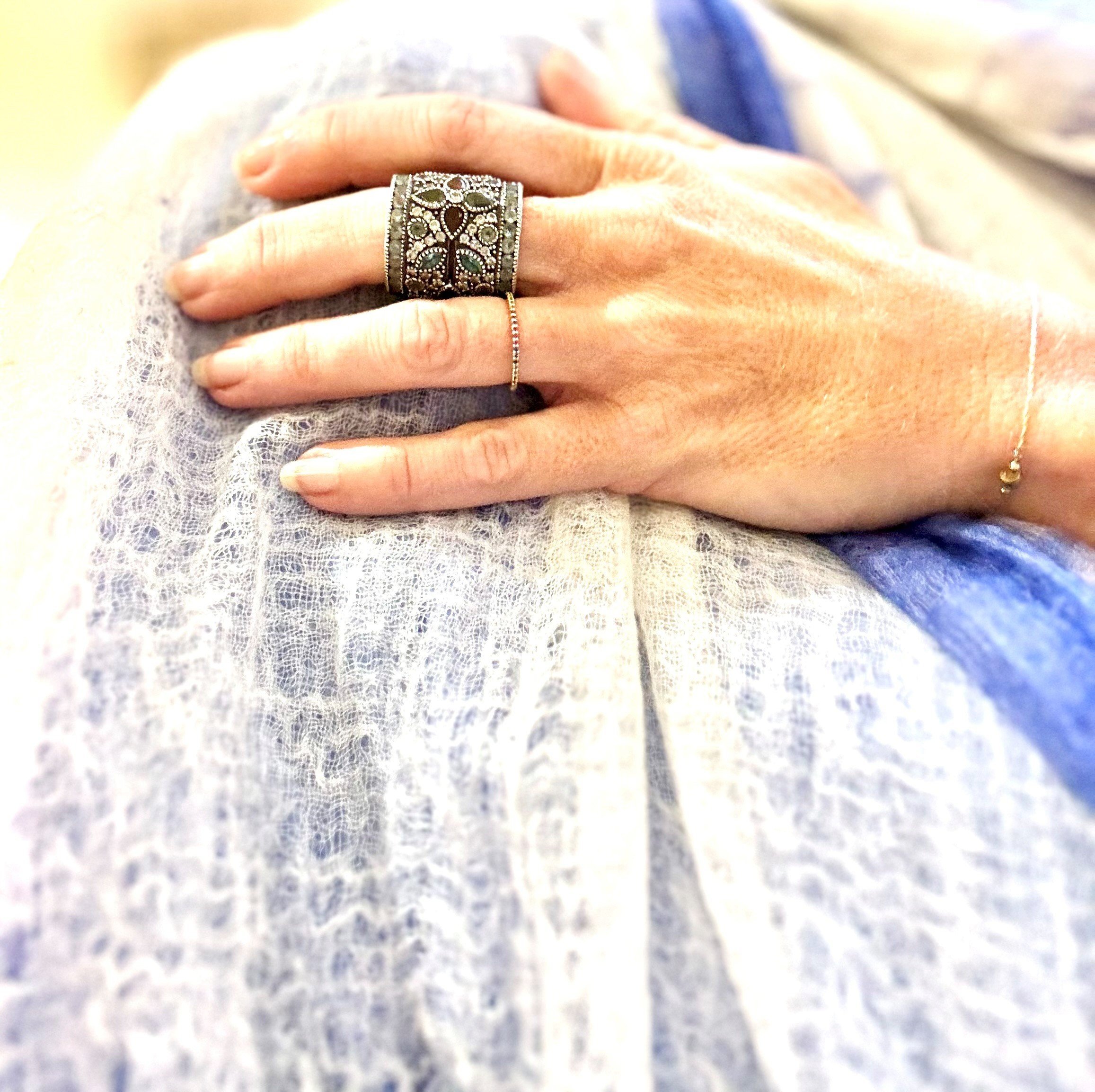 opal-rainbow-saphir-GOLD-ring