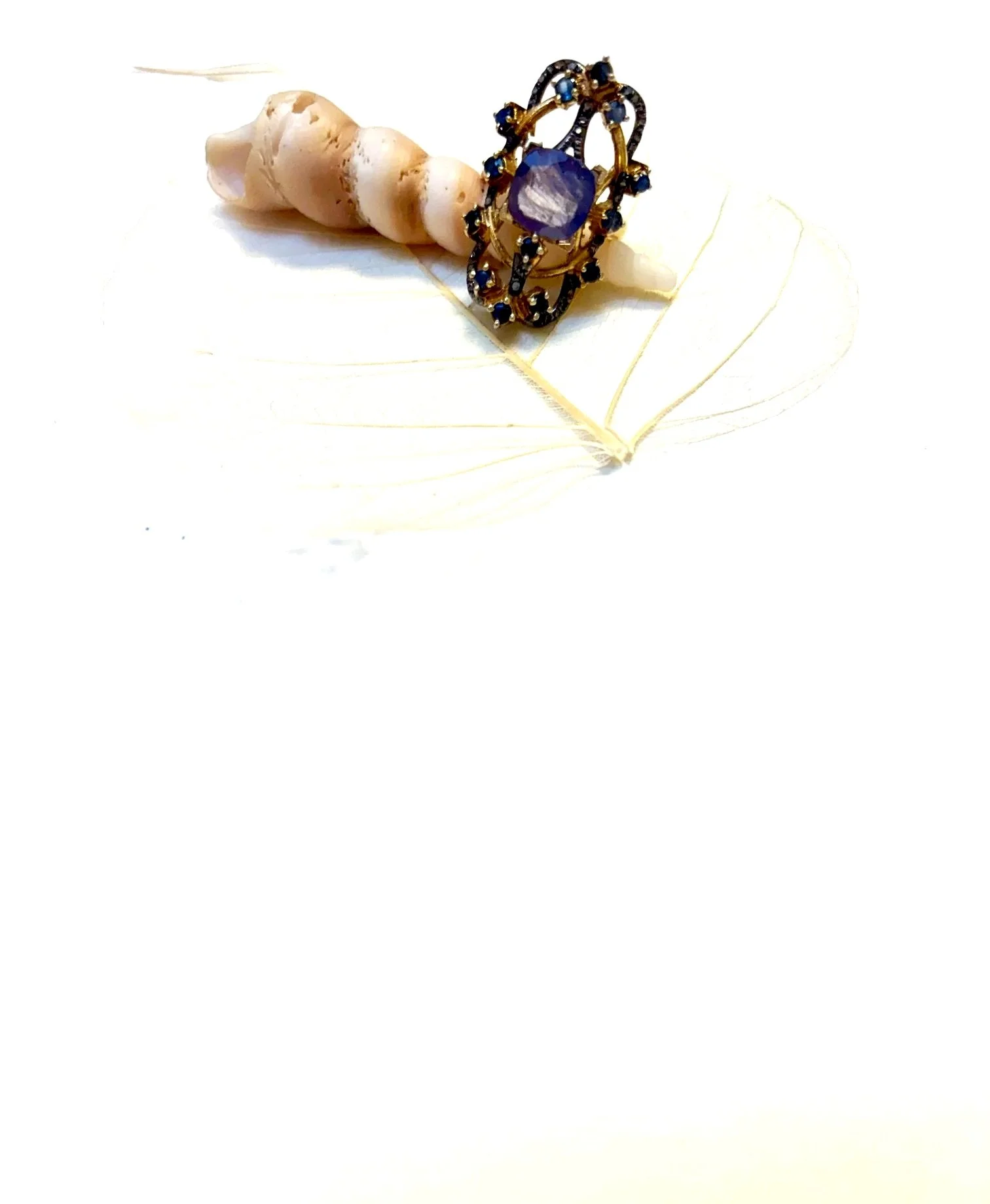 SAPHIR+DIAMONDS+ANTIQUE+RING