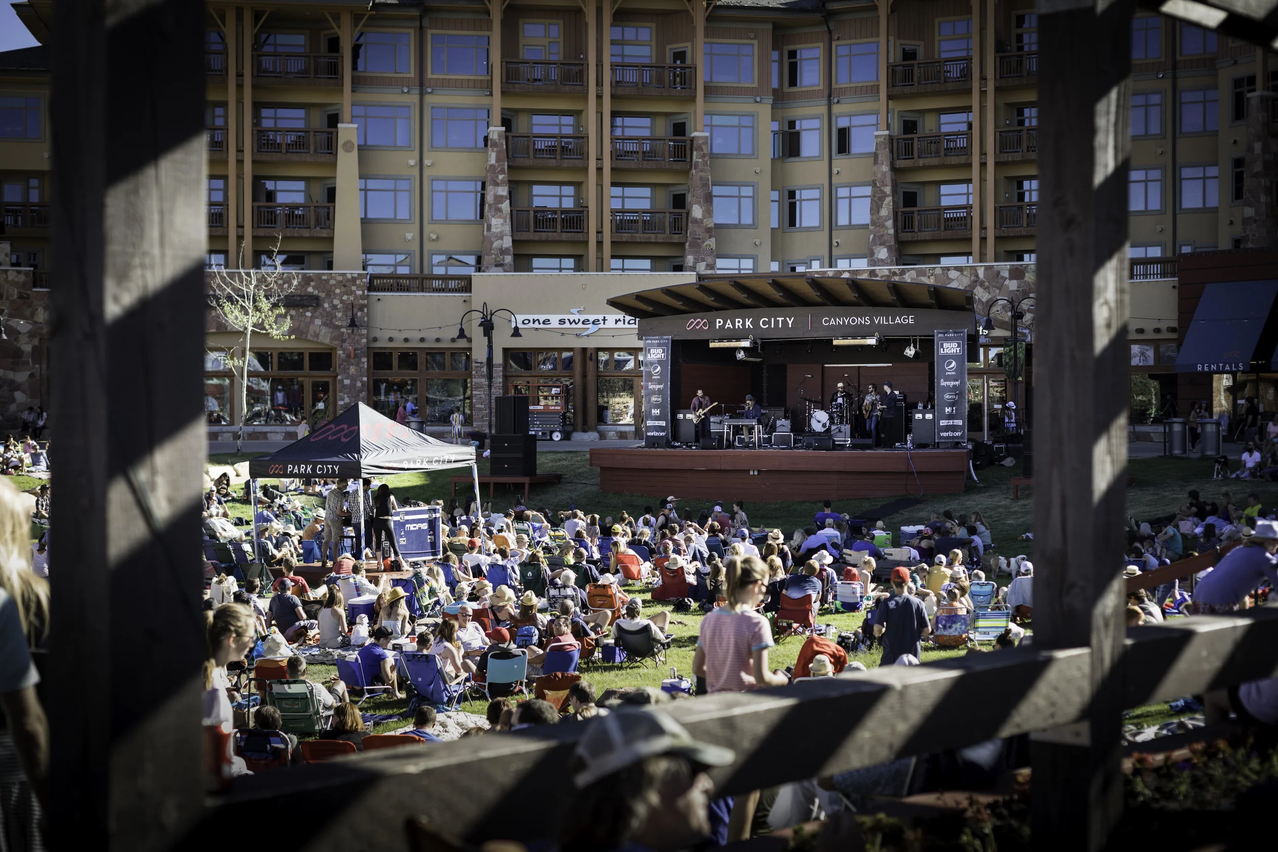 18CanyonsConcert_HiRes_6E588BC3-DF79-4DEC-9FE5E1E344530D1F_1717e875-2caa-46d8-873da861ba9cd0ea.jpg