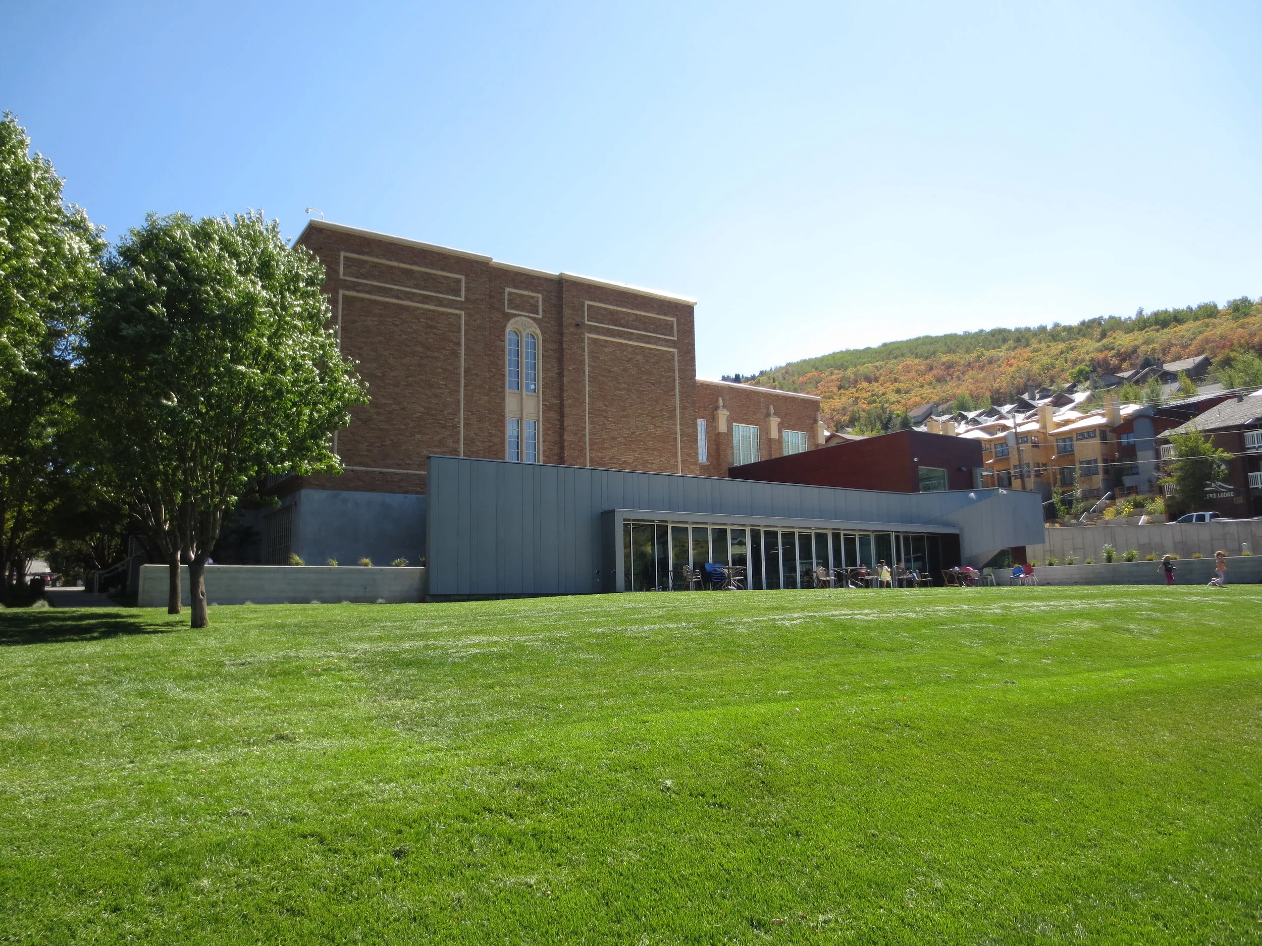 Library-on-the-Green_Old-Building-Meets-New-Building_EE3B1F55-377A-47B0-8B39A49D1E7EBD55_e7ed2ecc-ca4a-4d6c-9b4e155415230793.jpg
